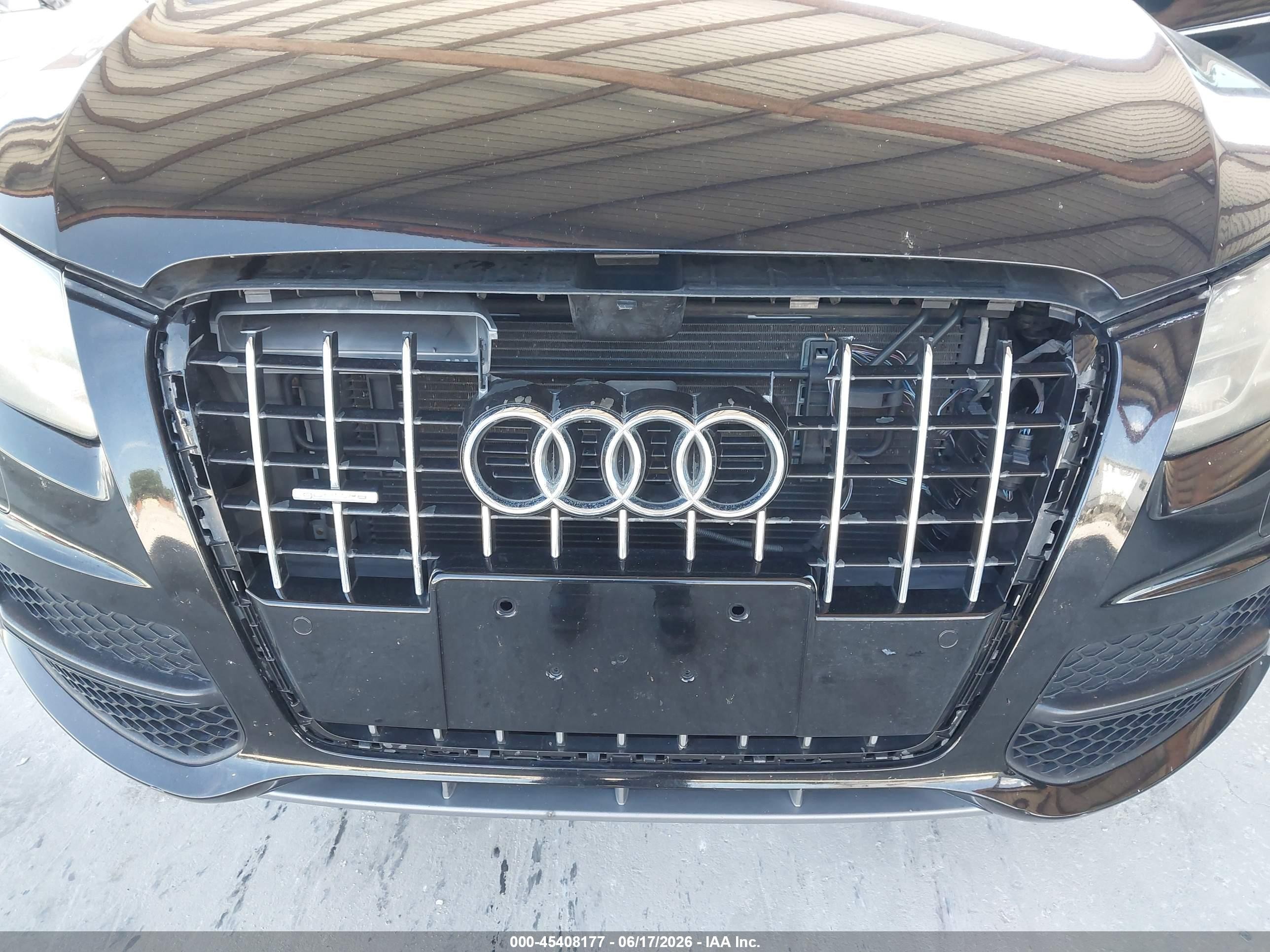 2010 Audi Q5 3.2 Premium Black vin: WA1MKAFP2AA035439