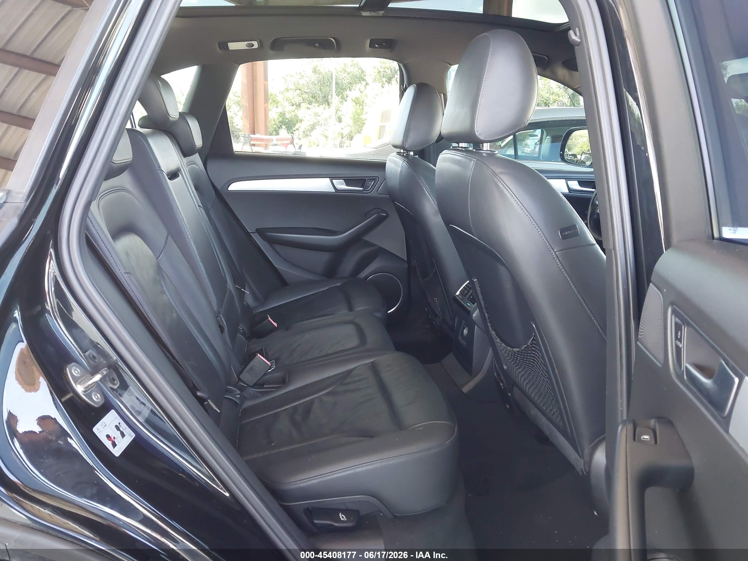 2010 Audi Q5 3.2 Premium Black vin: WA1MKAFP2AA035439