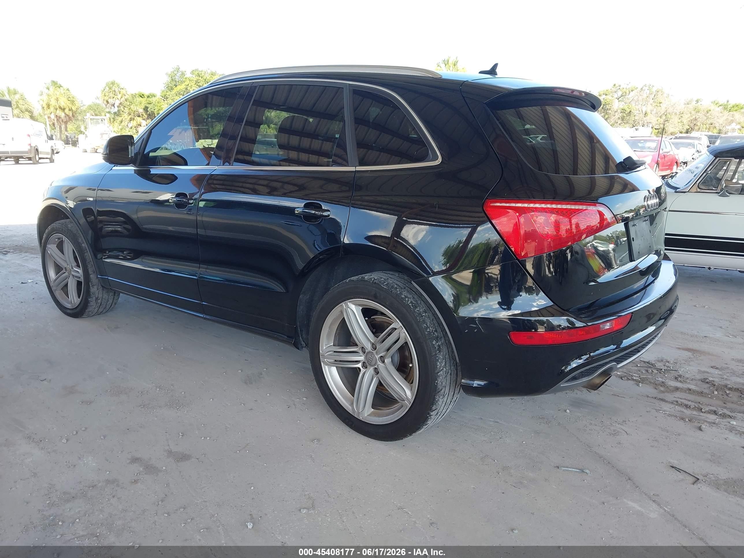 2010 Audi Q5 3.2 Premium Black vin: WA1MKAFP2AA035439