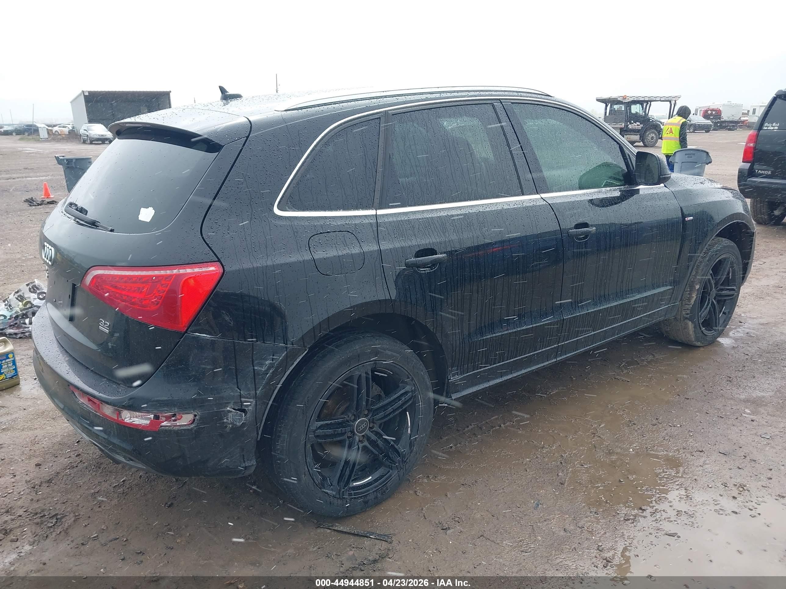2010 Audi Q5 3.2 Premium Black vin: WA1MKAFPXAA039495