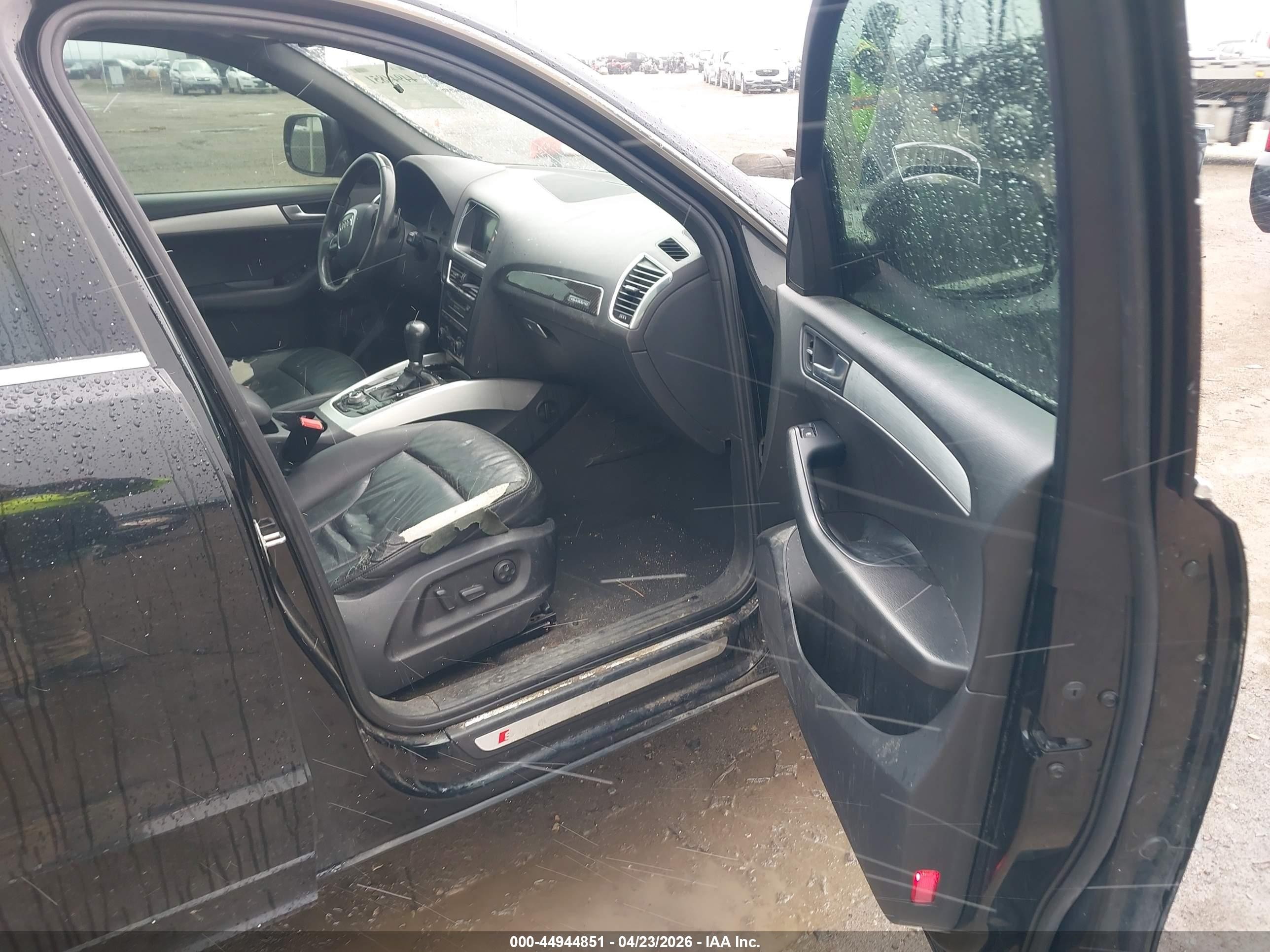2010 Audi Q5 3.2 Premium Black vin: WA1MKAFPXAA039495