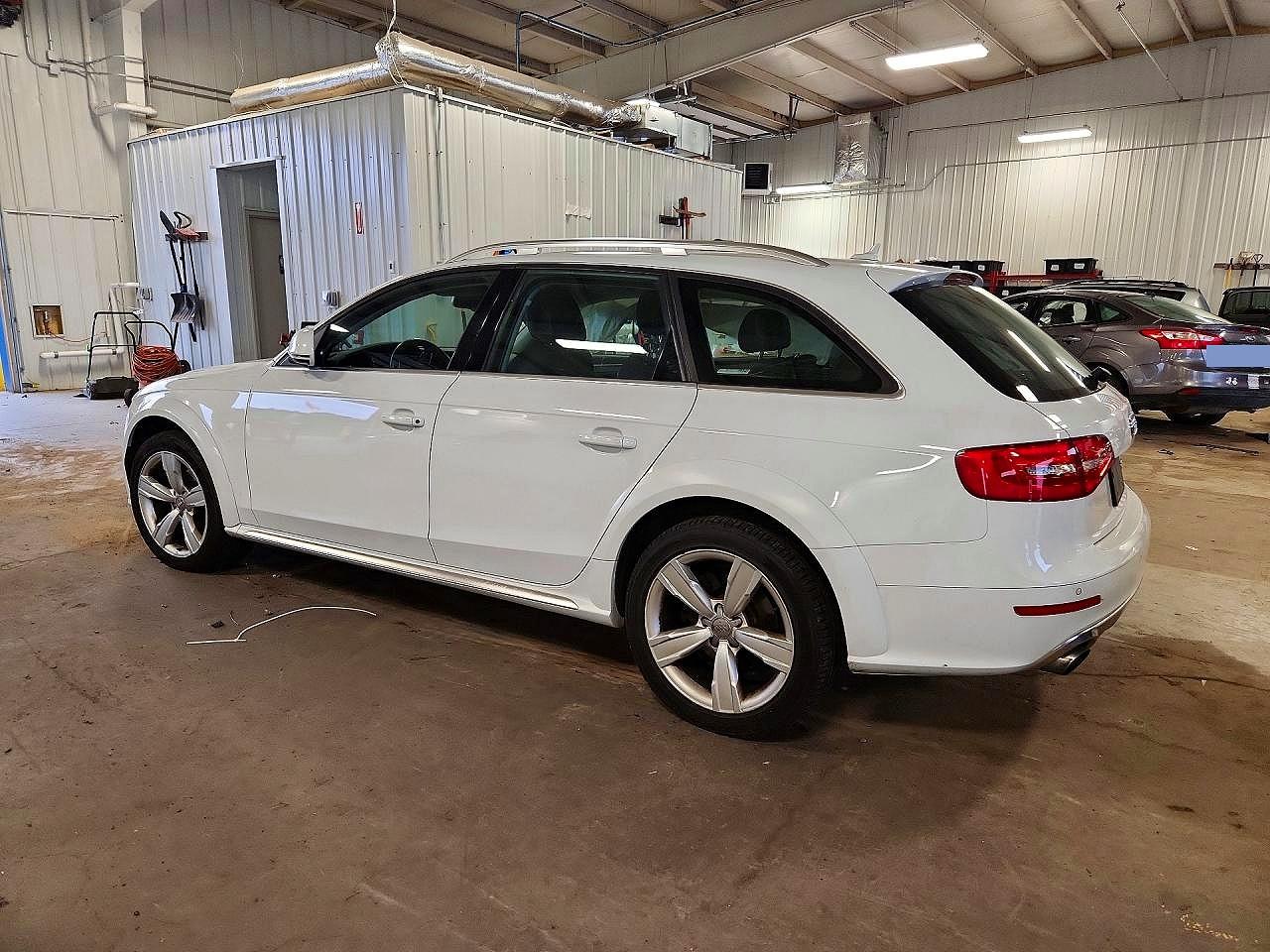 2014 Audi A4 Allroad Premium Plus White vin: WA1UFAFL0EA115460