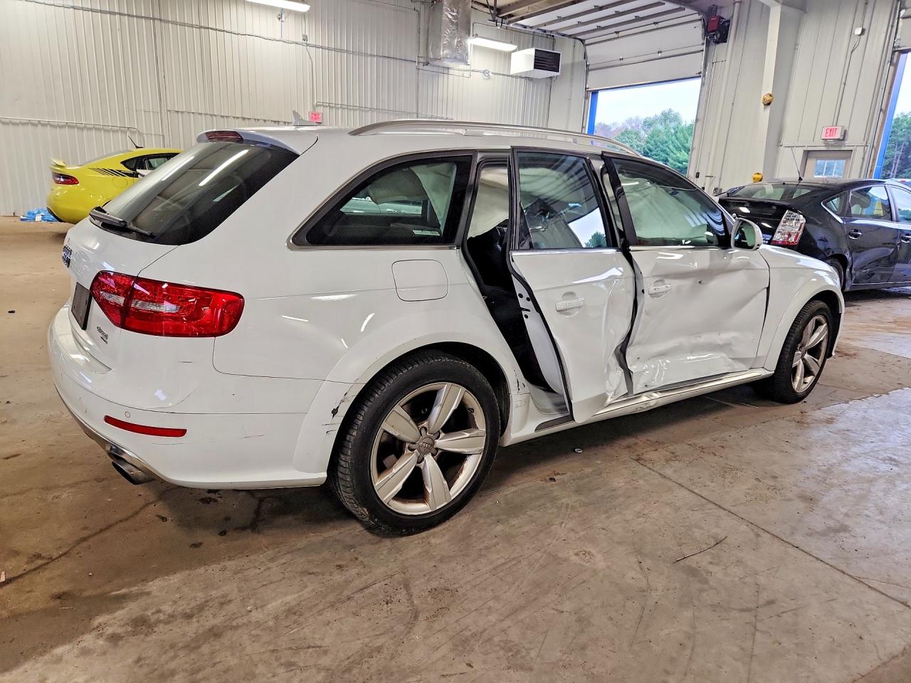 2014 Audi A4 Allroad Premium Plus White vin: WA1UFAFL0EA115460