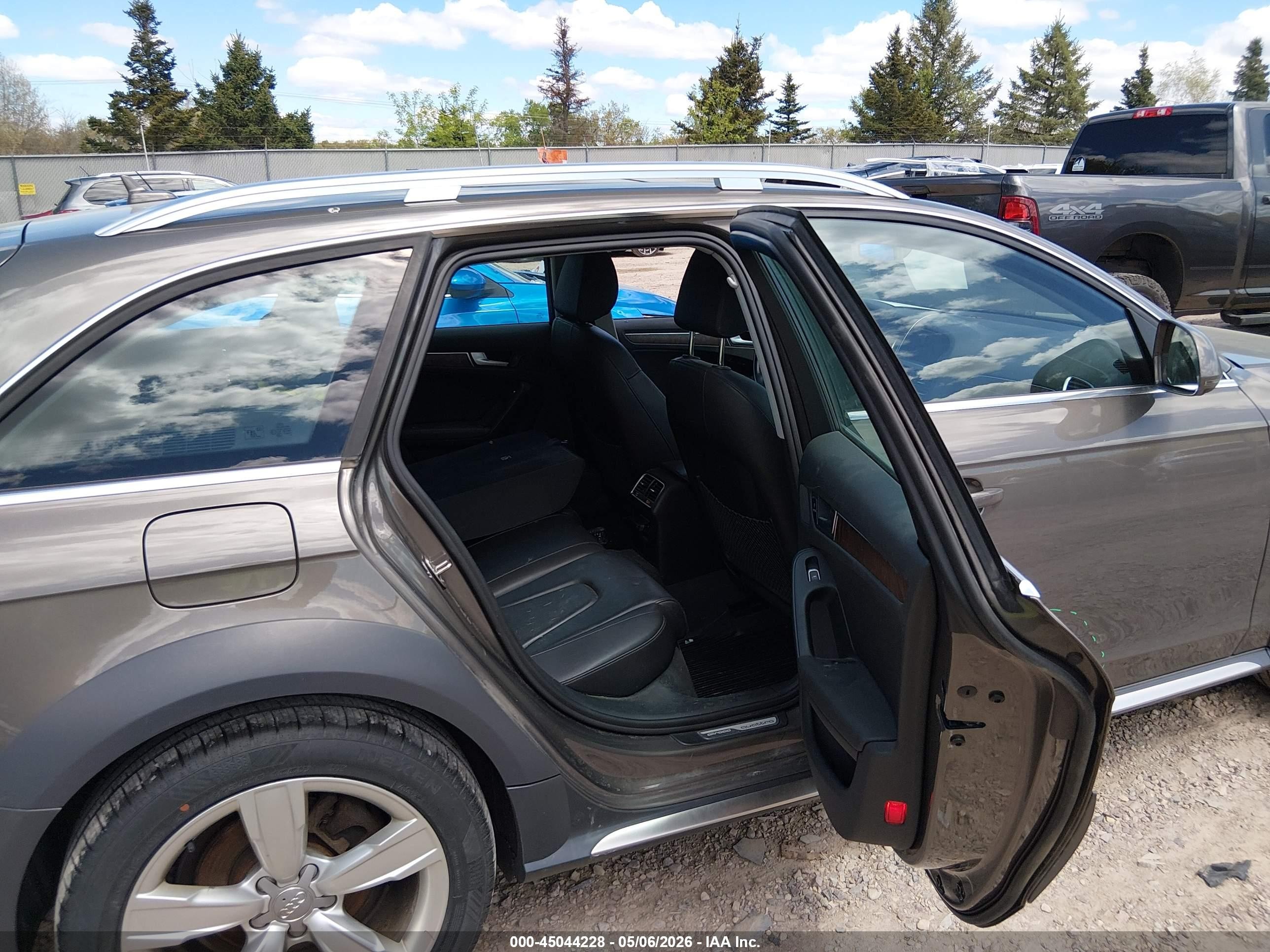 2014 Audi Allroad 2.0t Premium Бежевый vin: WA1UFAFL2EA162103