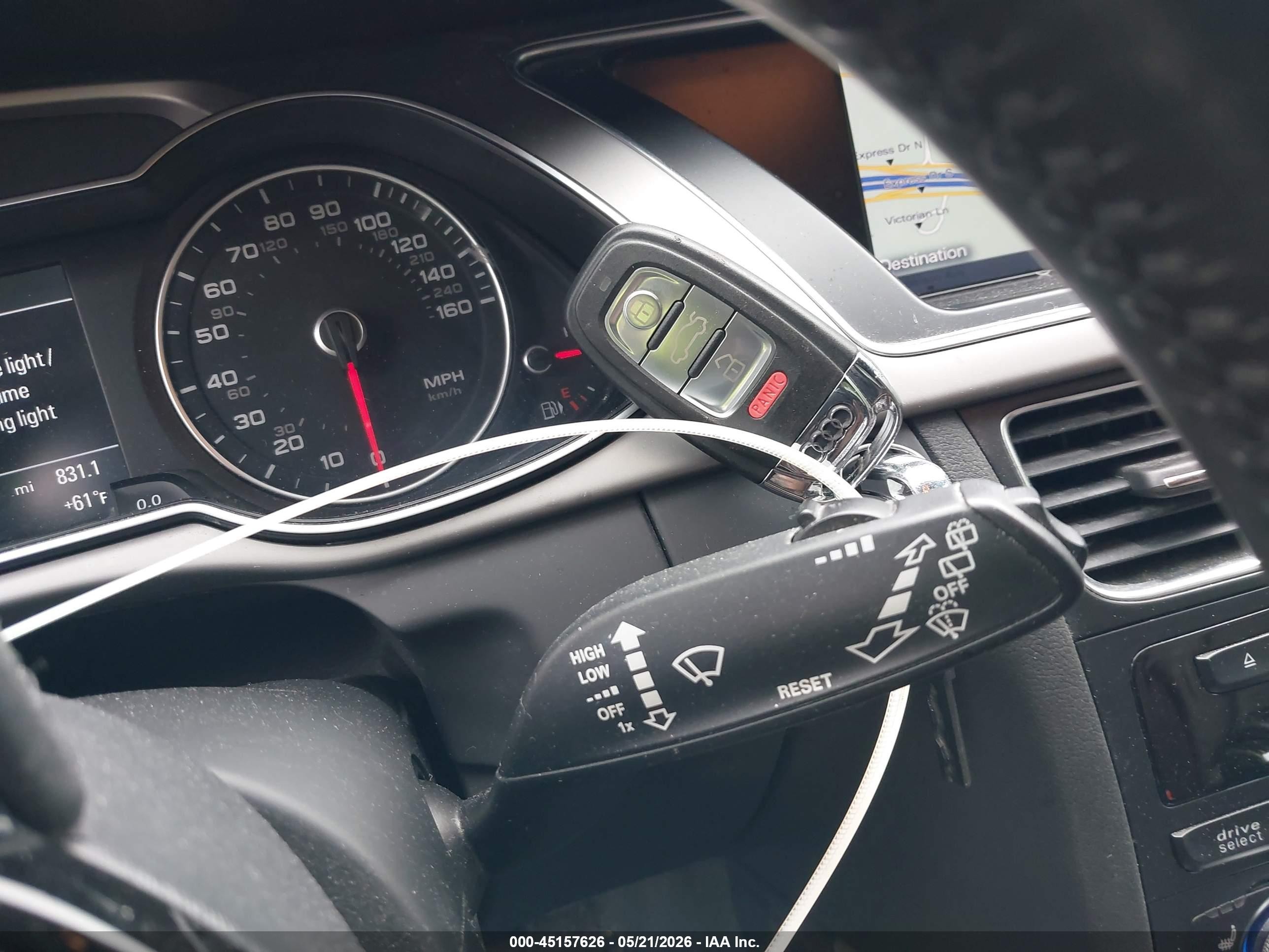 2015 Audi Allroad 2.0t Premium Белый vin: WA1UFAFL3FA071651
