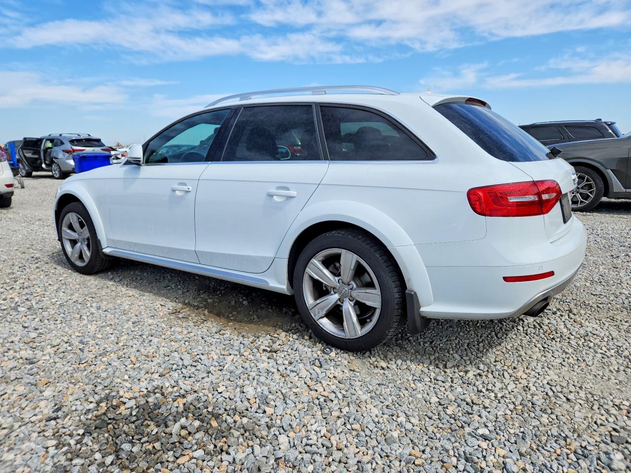 2015 Audi A4 Allroad Premium Plus Белый vin: WA1UFAFL3FA114143