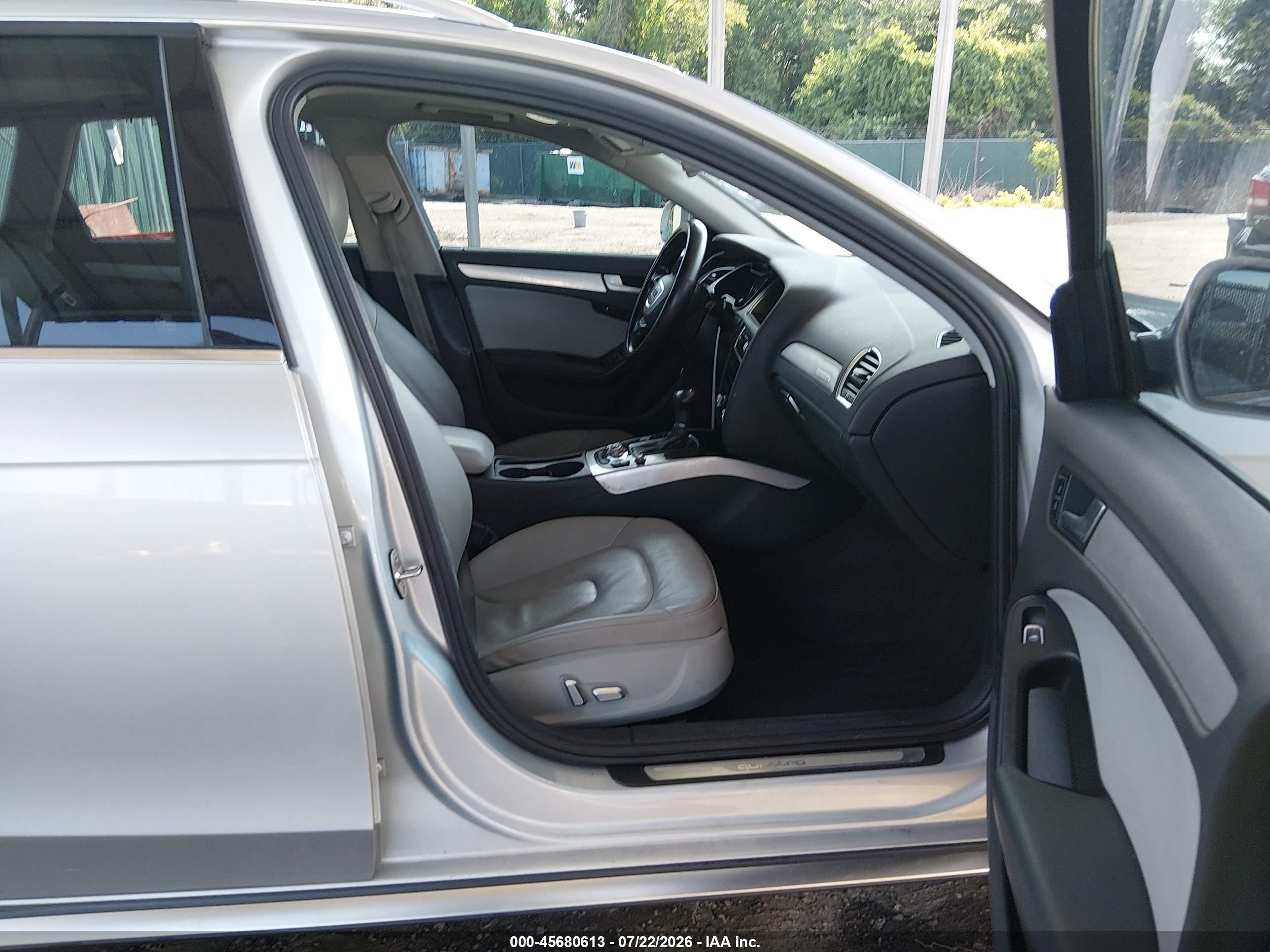 2013 Audi Allroad 2.0t Premium Plus Серебряный vin: WA1UFAFL4DA245451