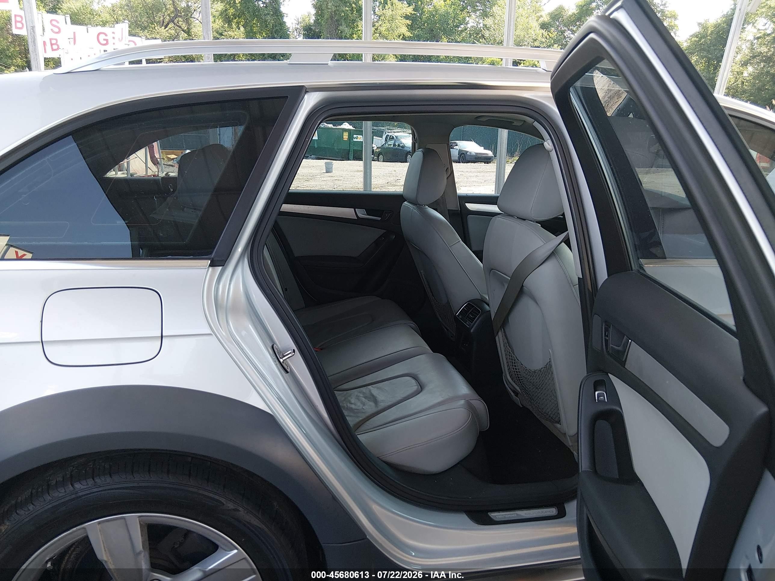 2013 Audi Allroad 2.0t Premium Plus Серебряный vin: WA1UFAFL4DA245451
