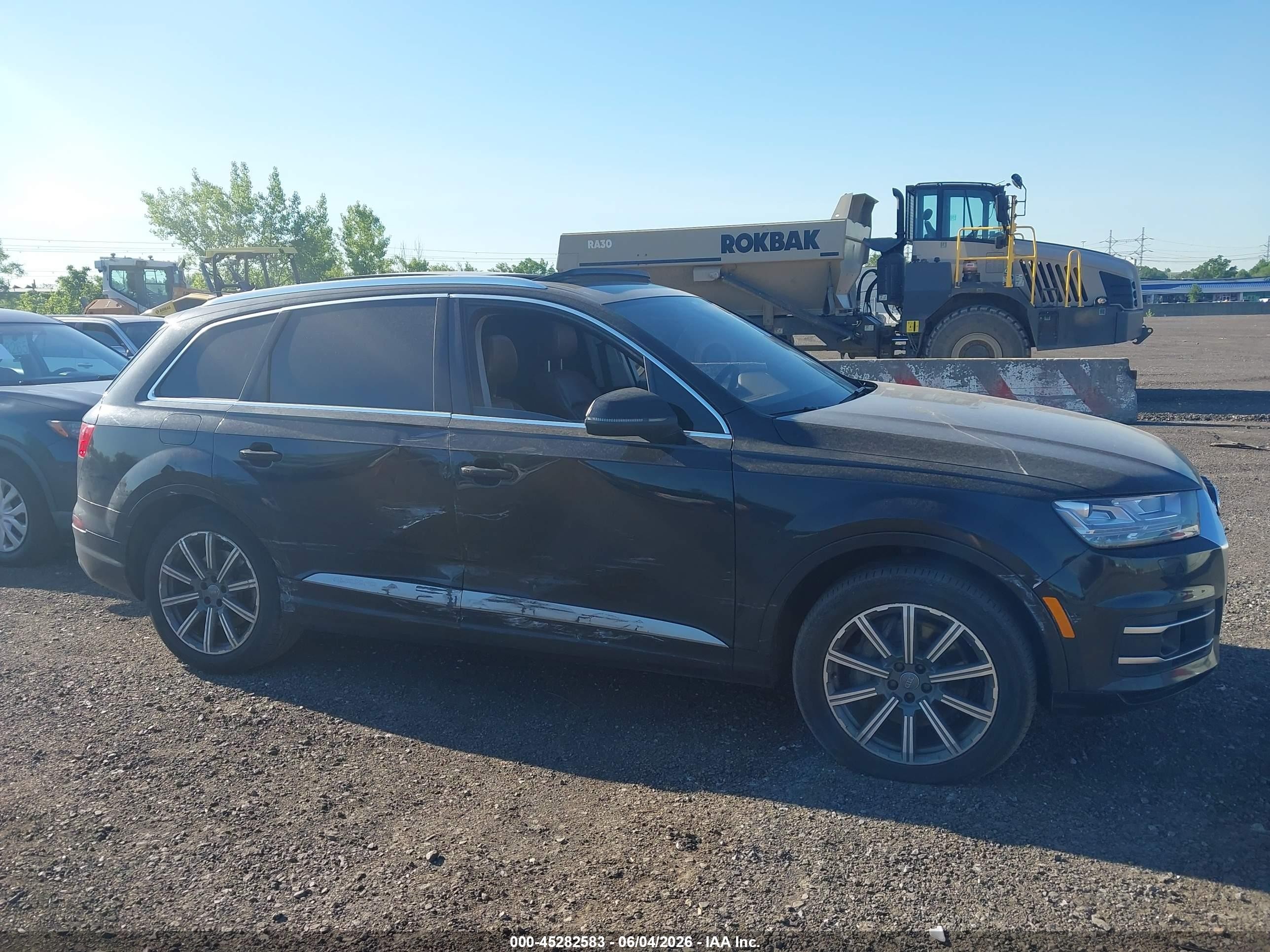 2018 Audi Q7 3.0t Premium Черный vin: WA1VAAF70JD026714
