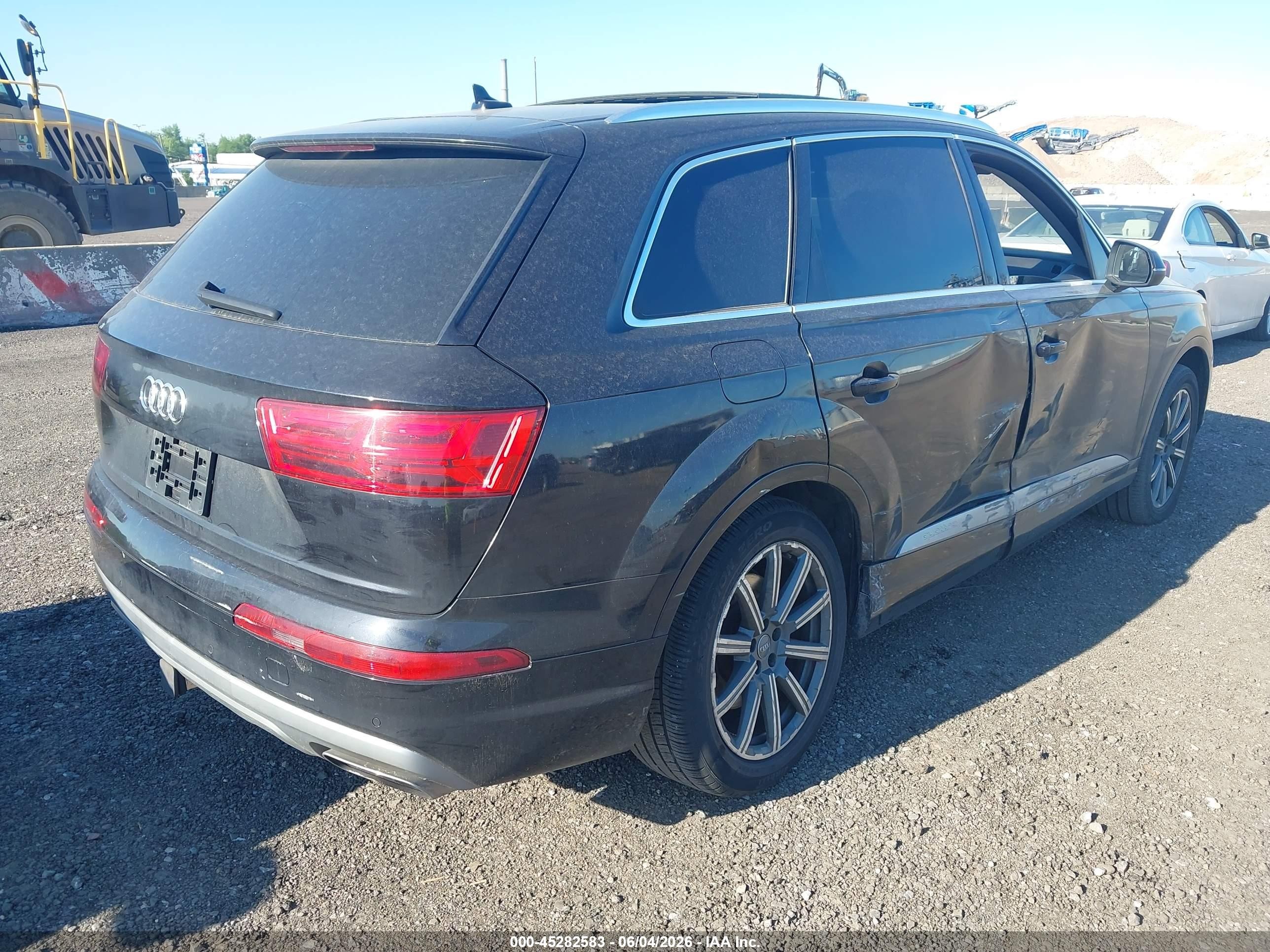 2018 Audi Q7 3.0t Premium Черный vin: WA1VAAF70JD026714