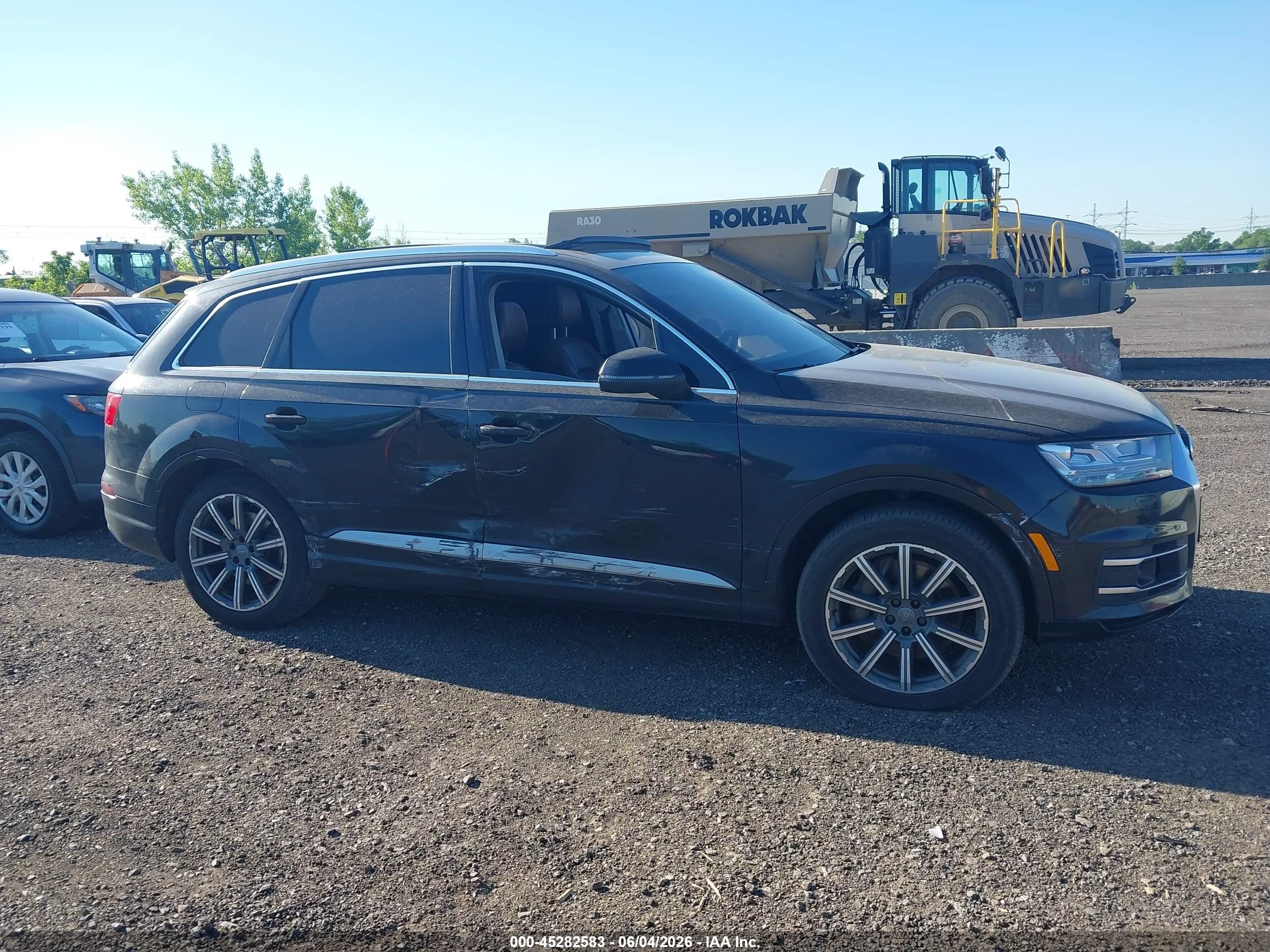 2018 Audi Q7 3.0t Premium Черный vin: WA1VAAF70JD026714
