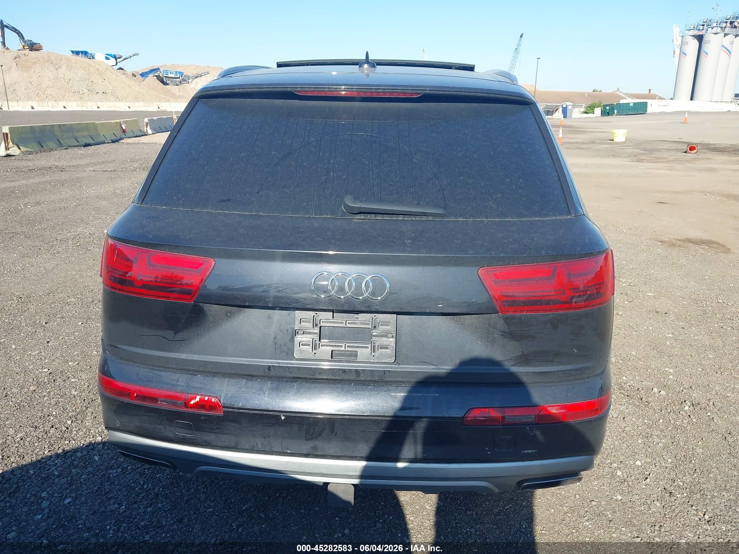 2018 Audi Q7 3.0t Premium Черный vin: WA1VAAF70JD026714