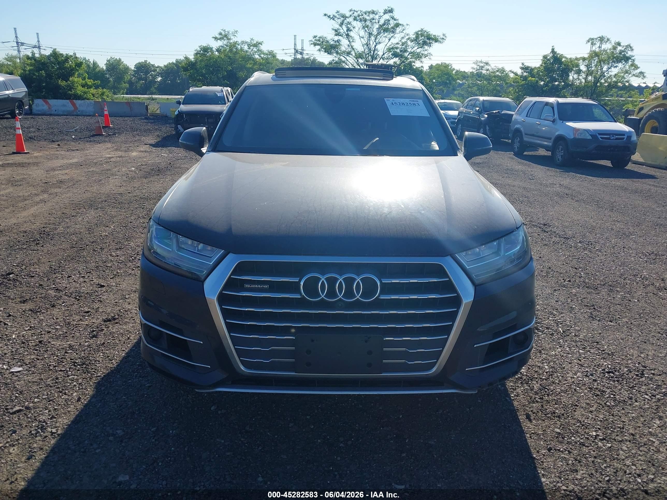 2018 Audi Q7 3.0t Premium Черный vin: WA1VAAF70JD026714