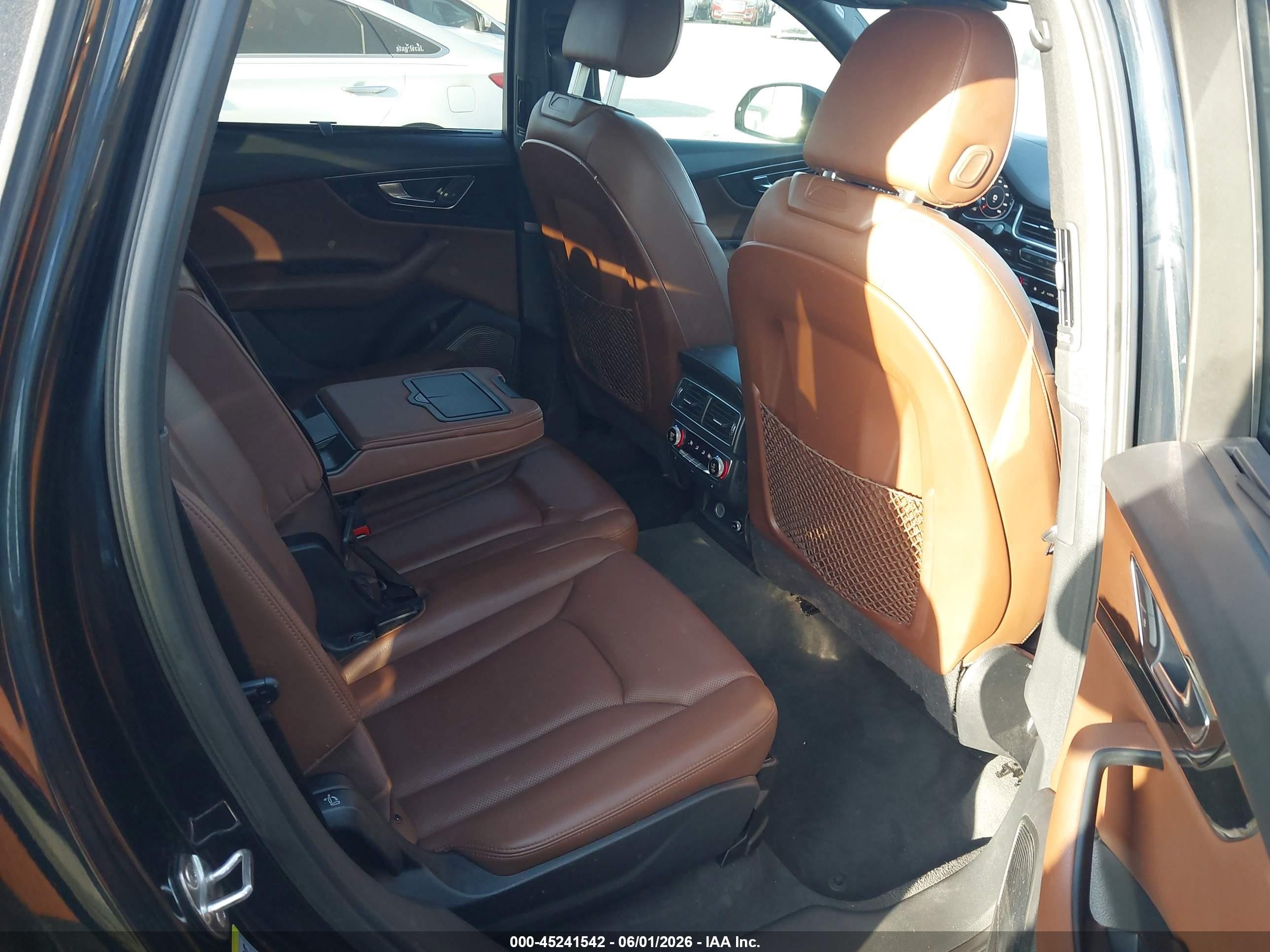 2018 Audi Q7 3.0t Premium Black vin: WA1VAAF71JD015446