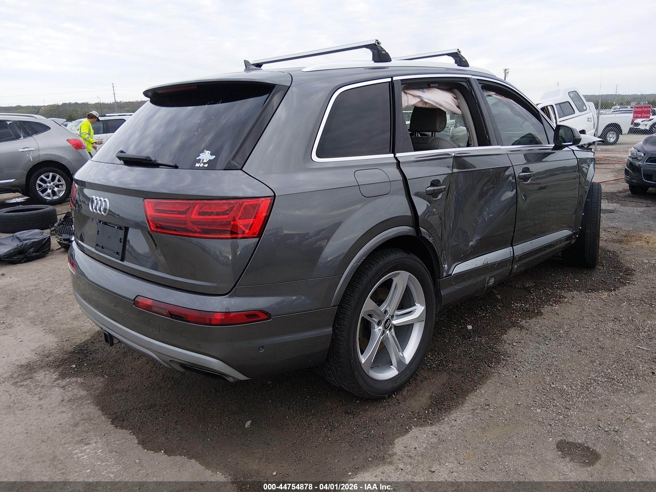 2019 Audi Q7 55 Premium Серый vin: WA1VAAF74KD003566