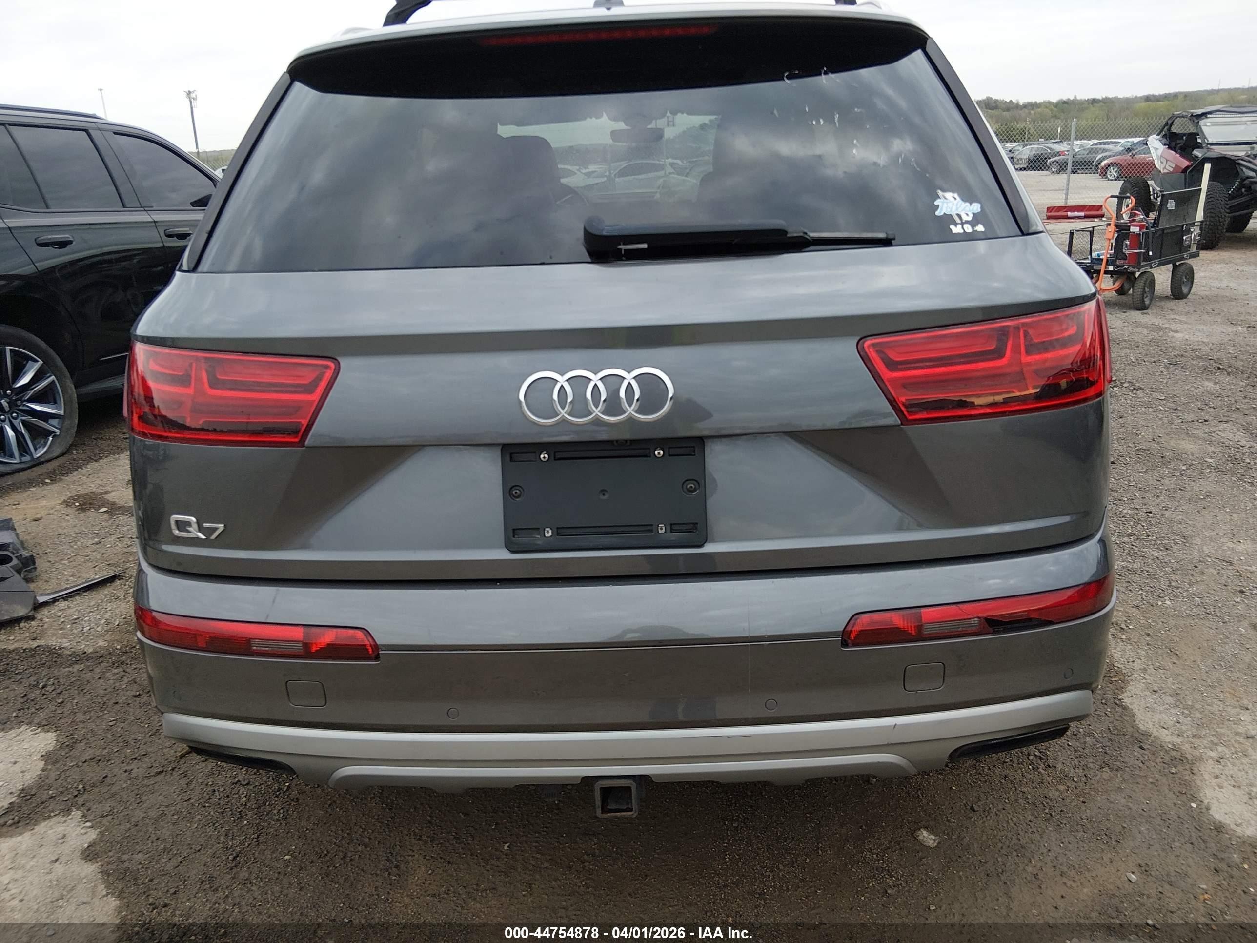 2019 Audi Q7 55 Premium Серый vin: WA1VAAF74KD003566