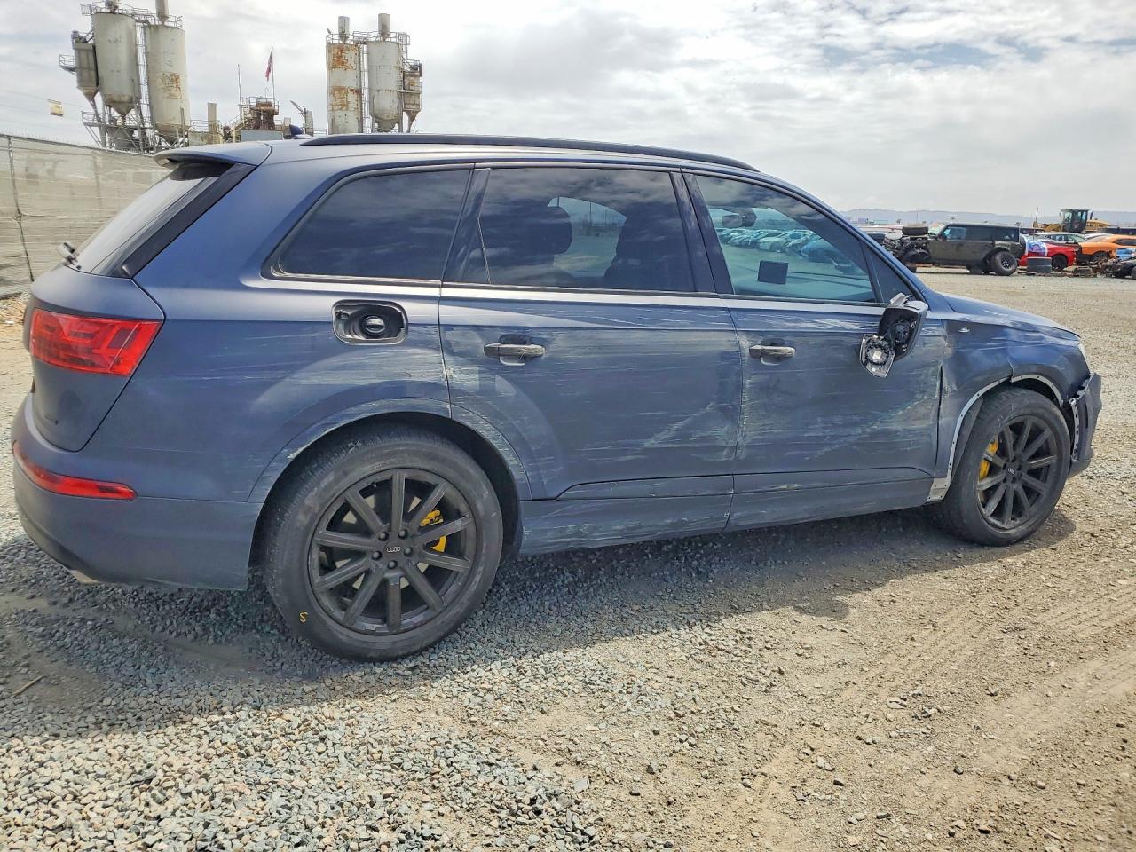 2018 Audi Q7 Base Blue vin: WA1VAAF76JD013272