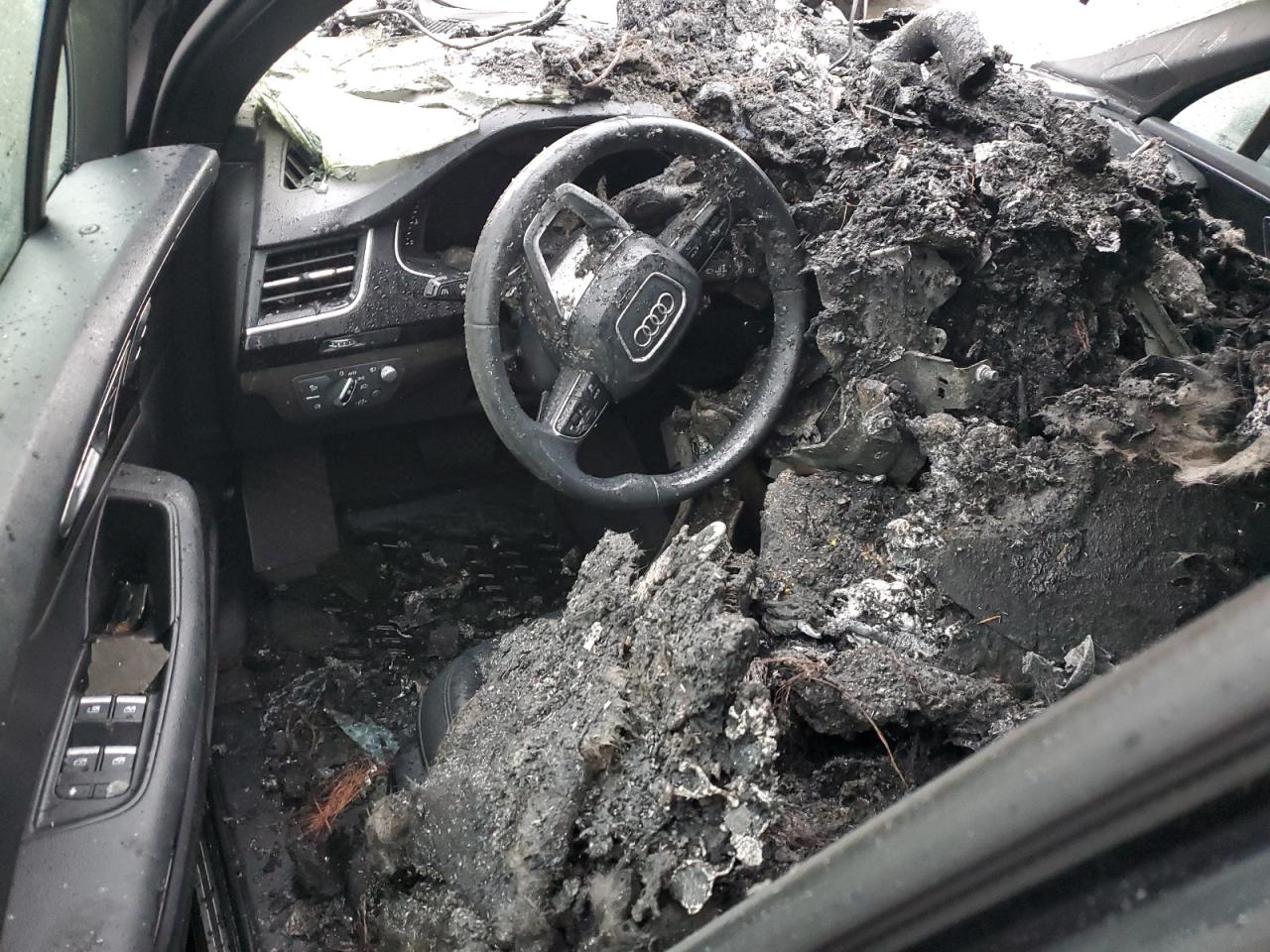 2018 Audi Q7 Prestige Charcoal vin: WA1VAAF76JD018018