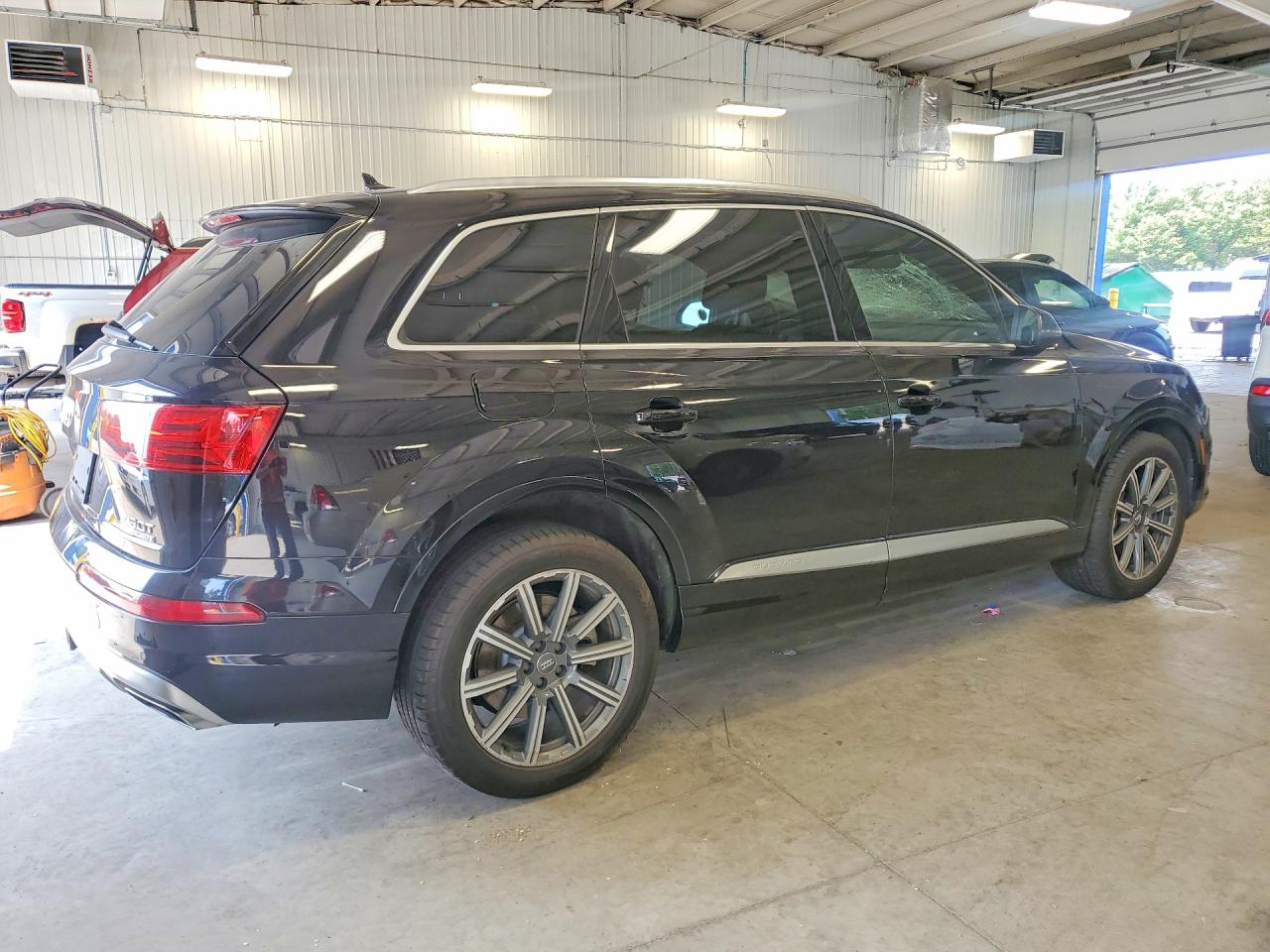 2018 Audi Q7 Prestige Black vin: WA1VAAF76JD024031