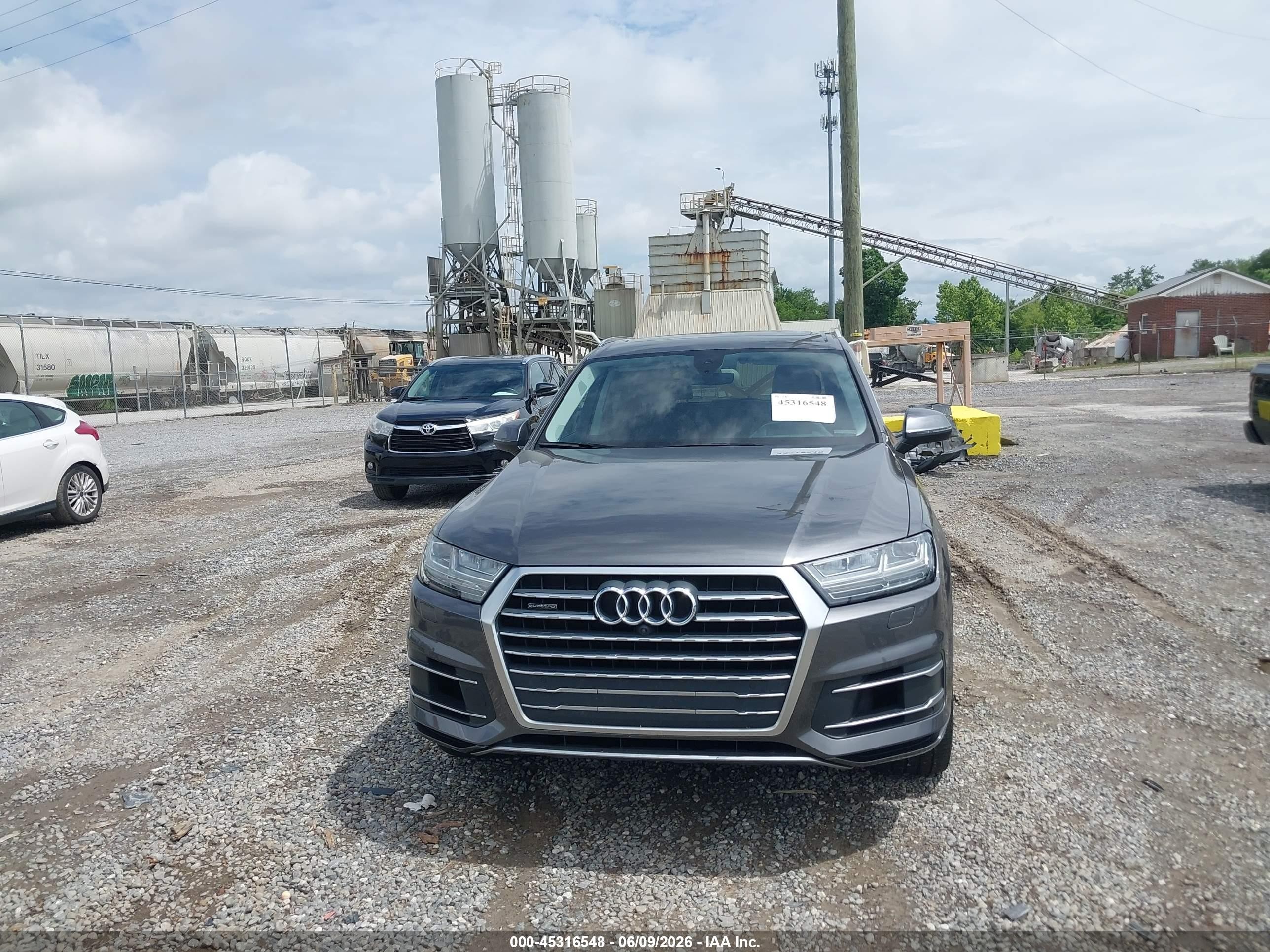 2018 Audi Q7 3.0t Premium Gray vin: WA1VAAF79JD034701
