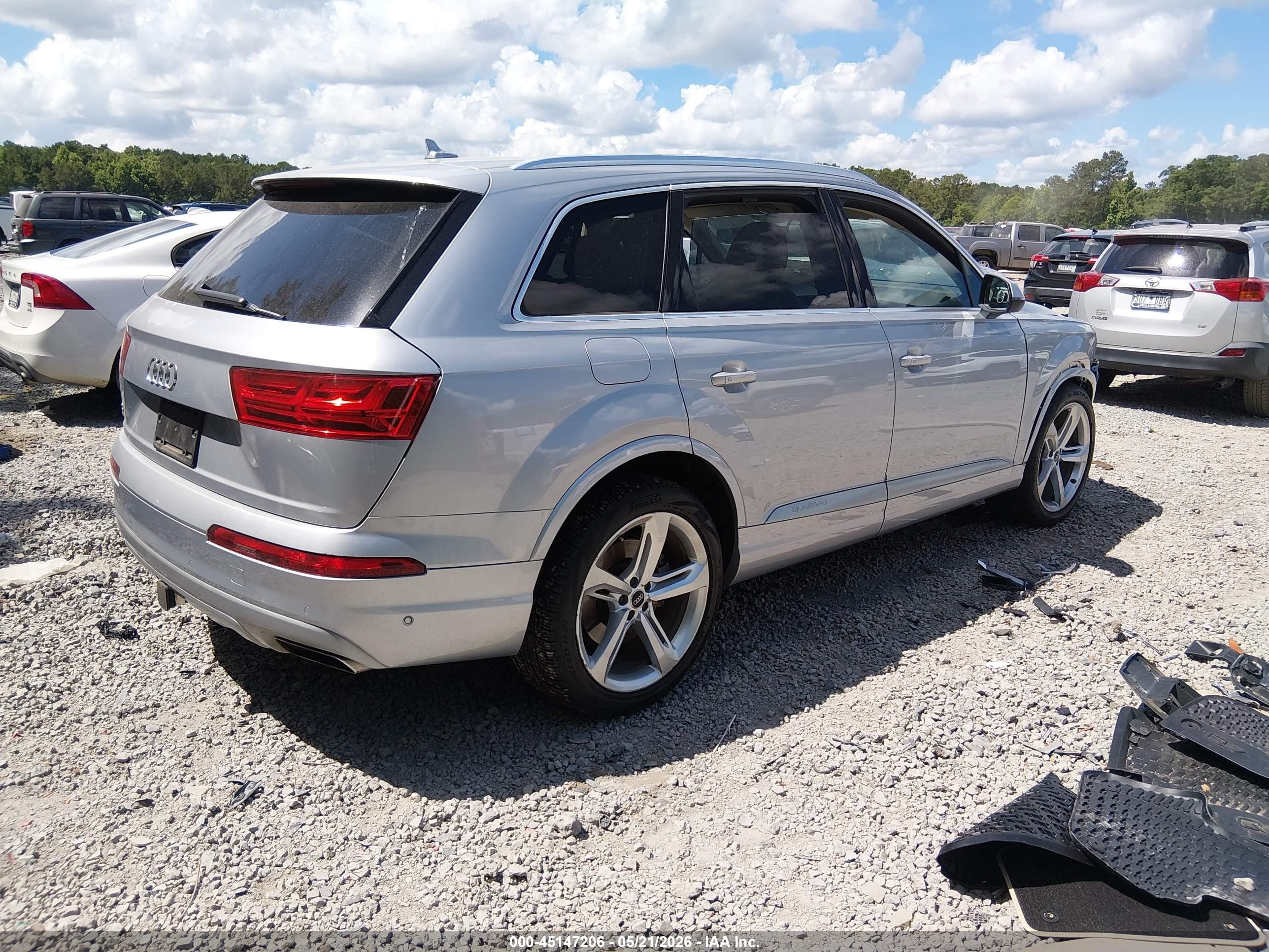 2019 Audi Q7 55 Premium Серебряный vin: WA1VAAF7XKD007427