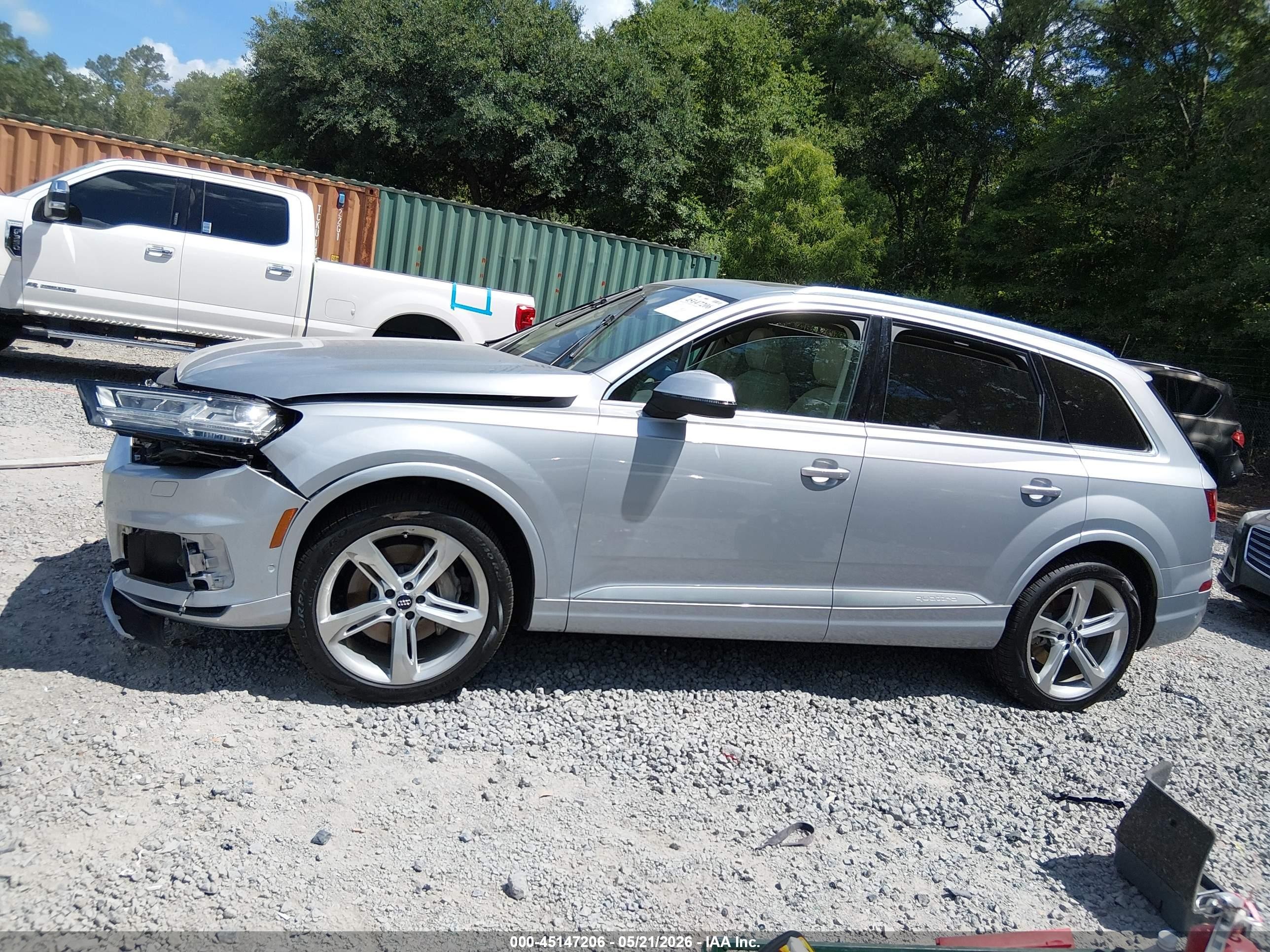 2019 Audi Q7 55 Premium Серебряный vin: WA1VAAF7XKD007427