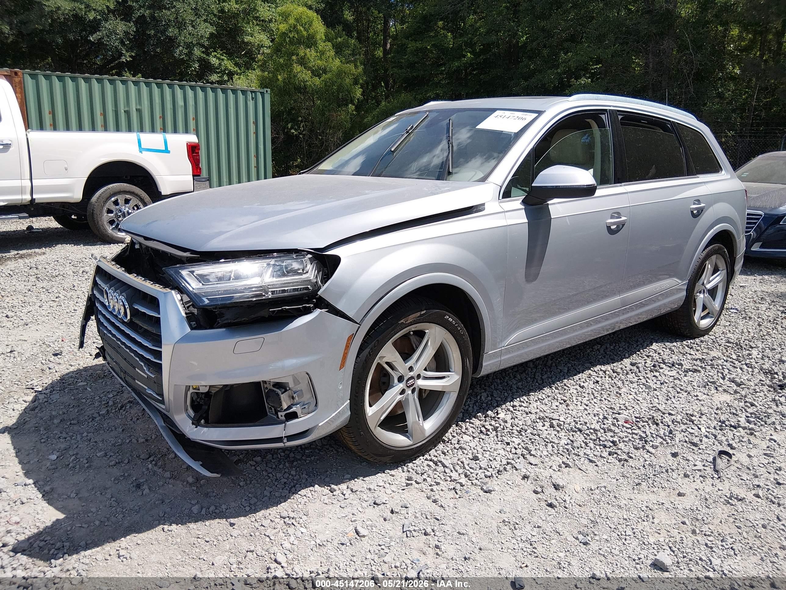 2019 Audi Q7 55 Premium Серебряный vin: WA1VAAF7XKD007427