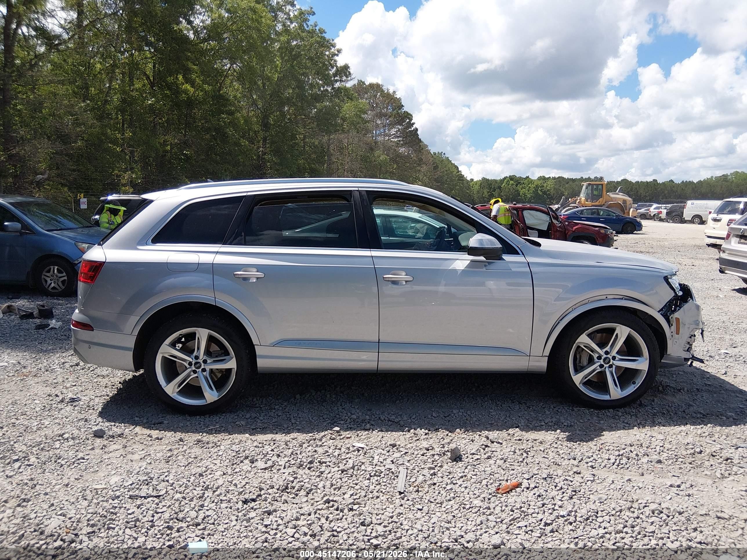 2019 Audi Q7 55 Premium Серебряный vin: WA1VAAF7XKD007427