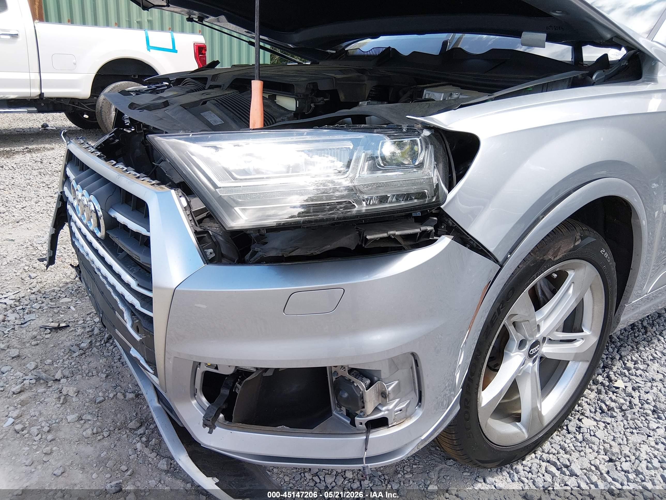 2019 Audi Q7 55 Premium Серебряный vin: WA1VAAF7XKD007427