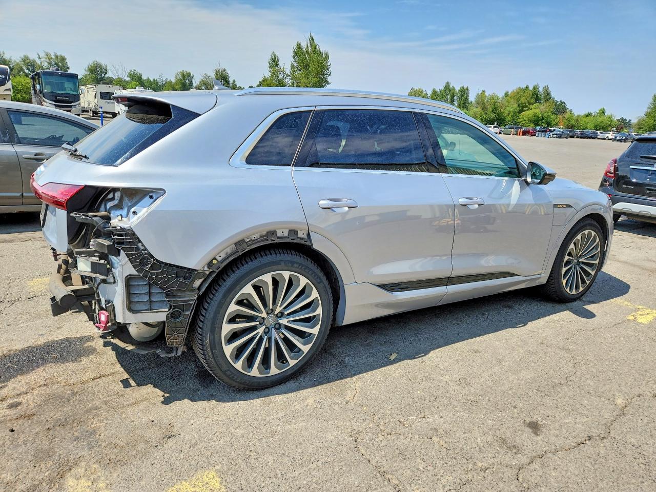 2019 Audi E-tron Prestige Silver vin: WA1VABGE7KB008940