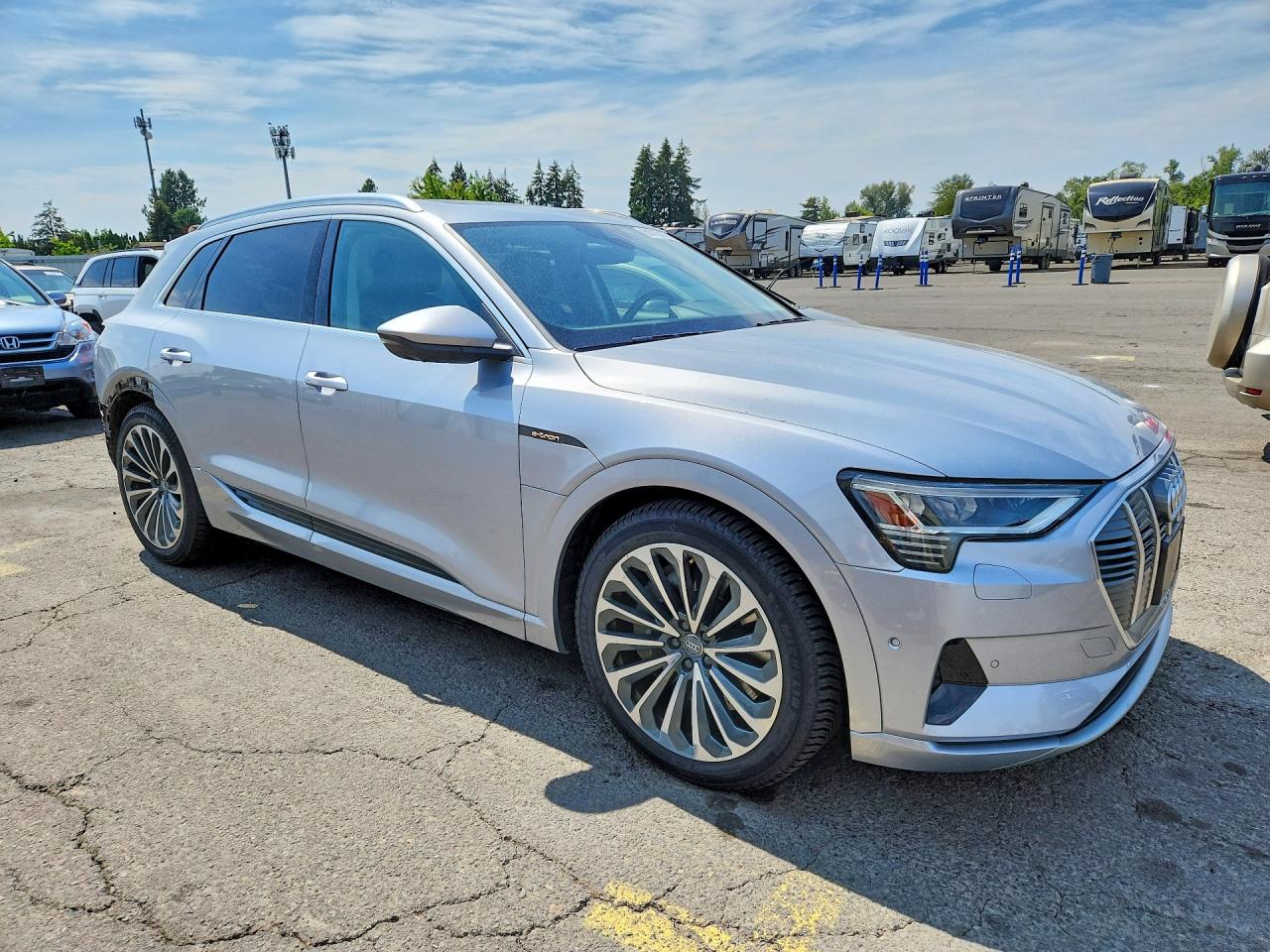 2019 Audi E-tron Prestige Silver vin: WA1VABGE7KB008940