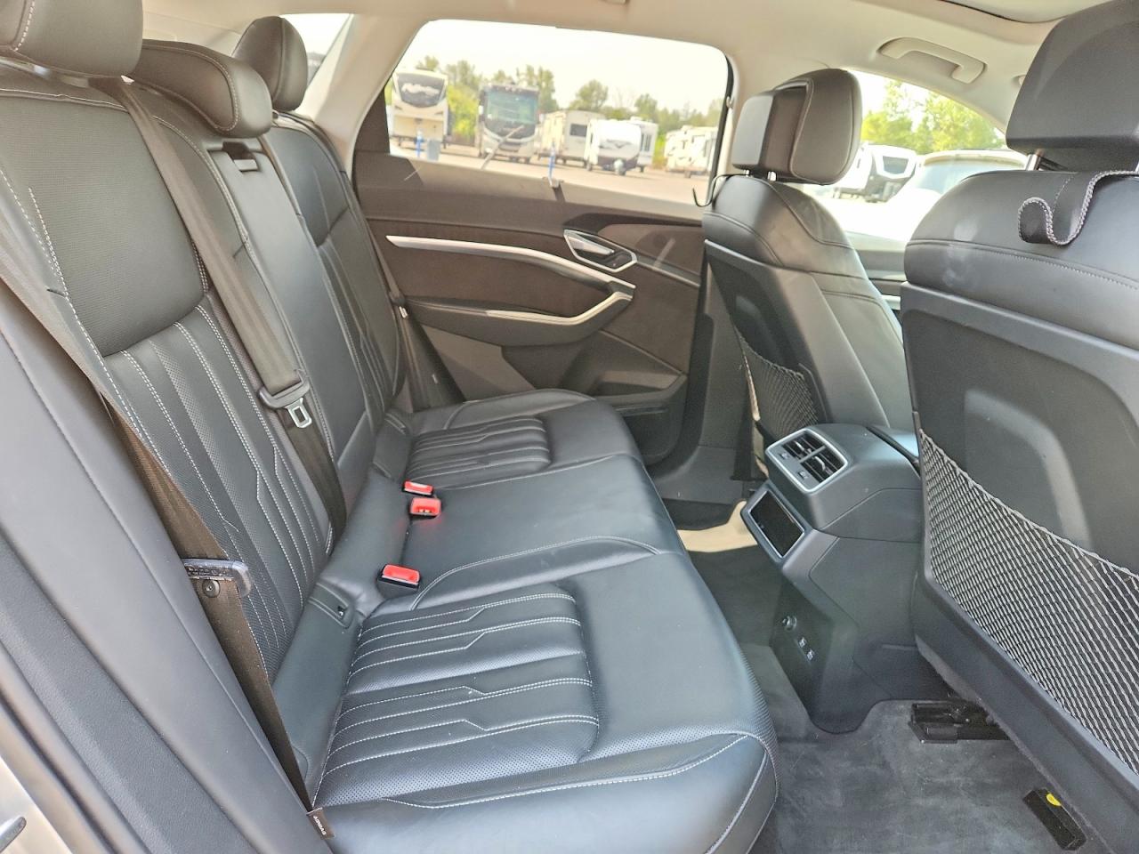 2019 Audi E-tron Prestige Silver vin: WA1VABGE7KB008940