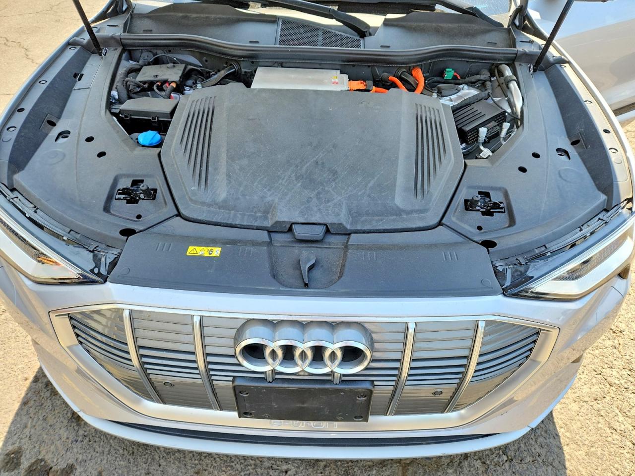 2019 Audi E-tron Prestige Silver vin: WA1VABGE7KB008940