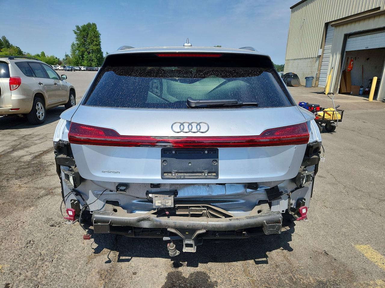 2019 Audi E-tron Prestige Silver vin: WA1VABGE7KB008940