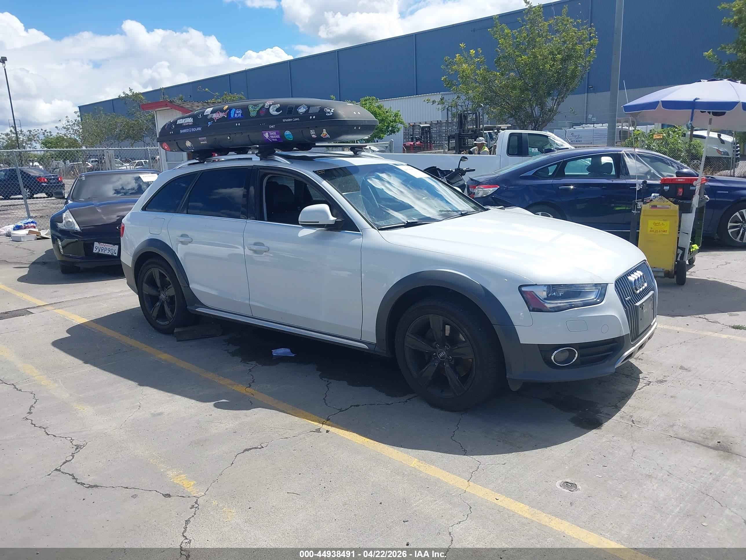 2013 Audi Allroad 2.0t Premium White vin: WA1VFAFL8DA222565