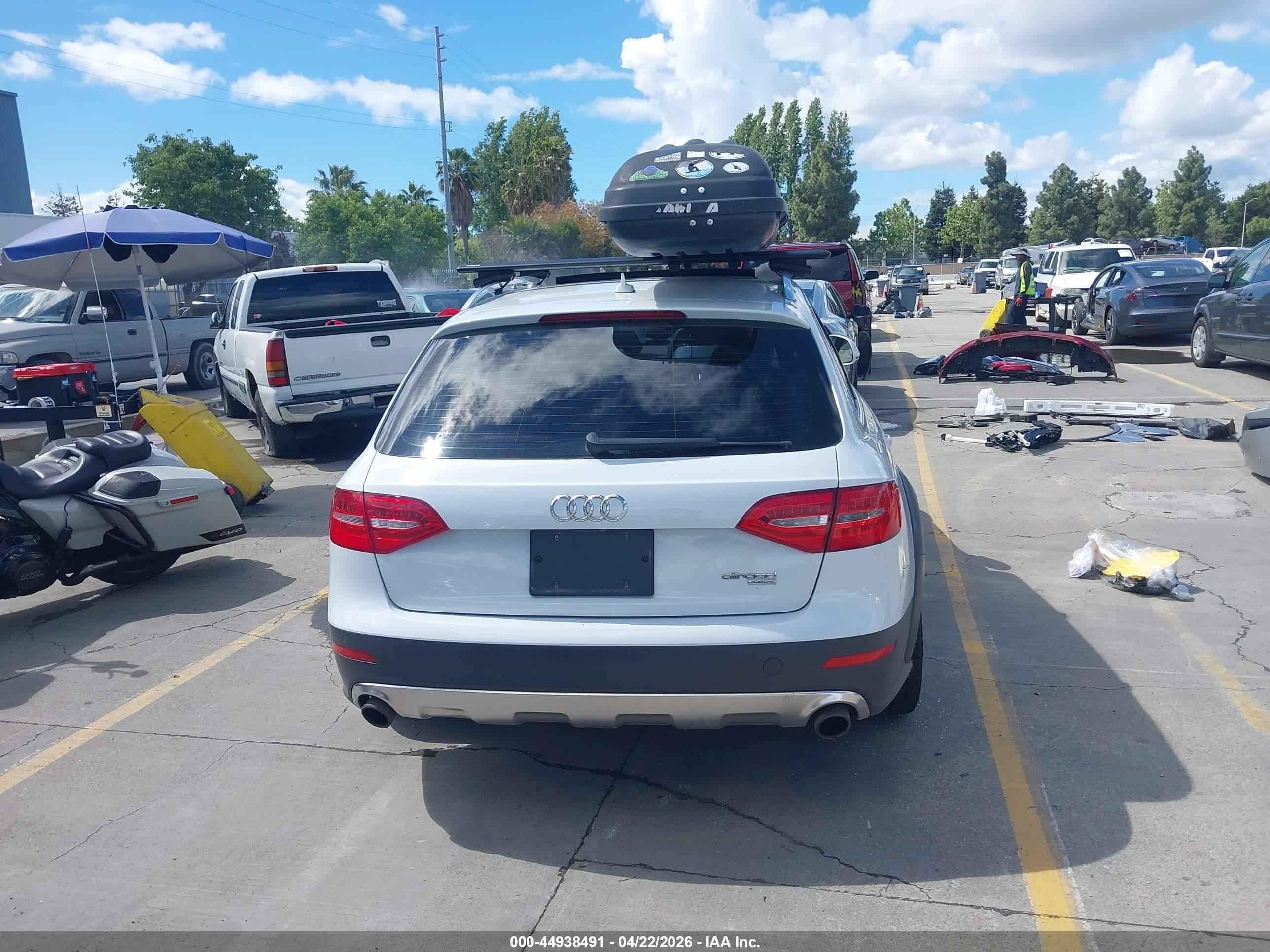 2013 Audi Allroad 2.0t Premium White vin: WA1VFAFL8DA222565