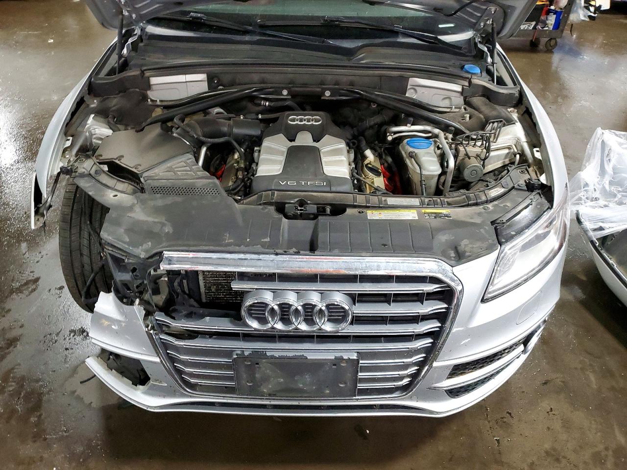 2014 Audi Sq5 Prestige Silver vin: WA1VGAFP2EA020483