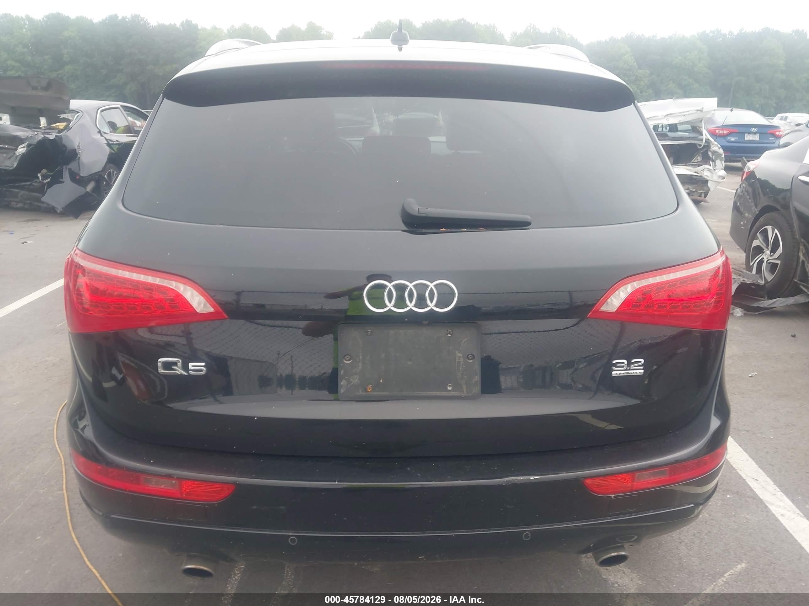 2010 Audi Q5 3.2 Premium Black vin: WA1VKAFP8AA048703