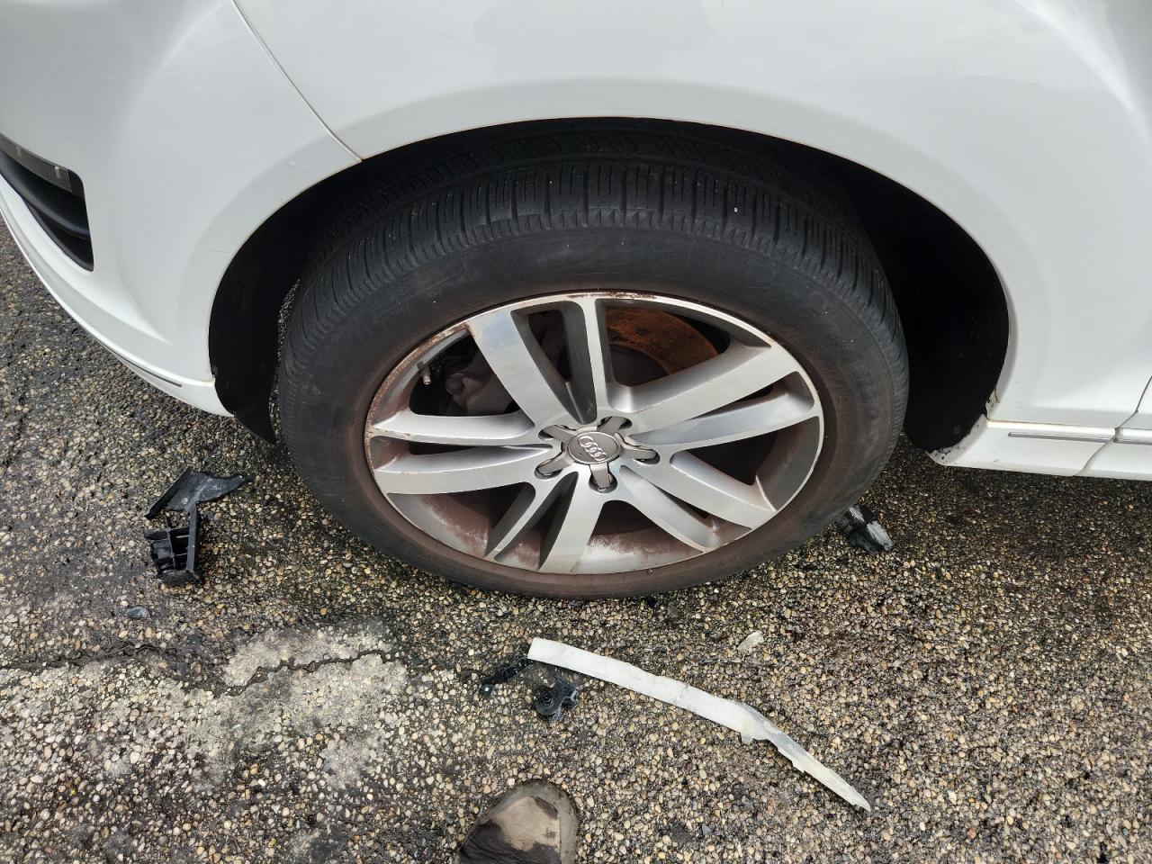 2012 Audi Q7 Prestige White vin: WA1VMAFE9CD000699 Damage: Left Front Wheel, Curb Rash, > 12 Inches