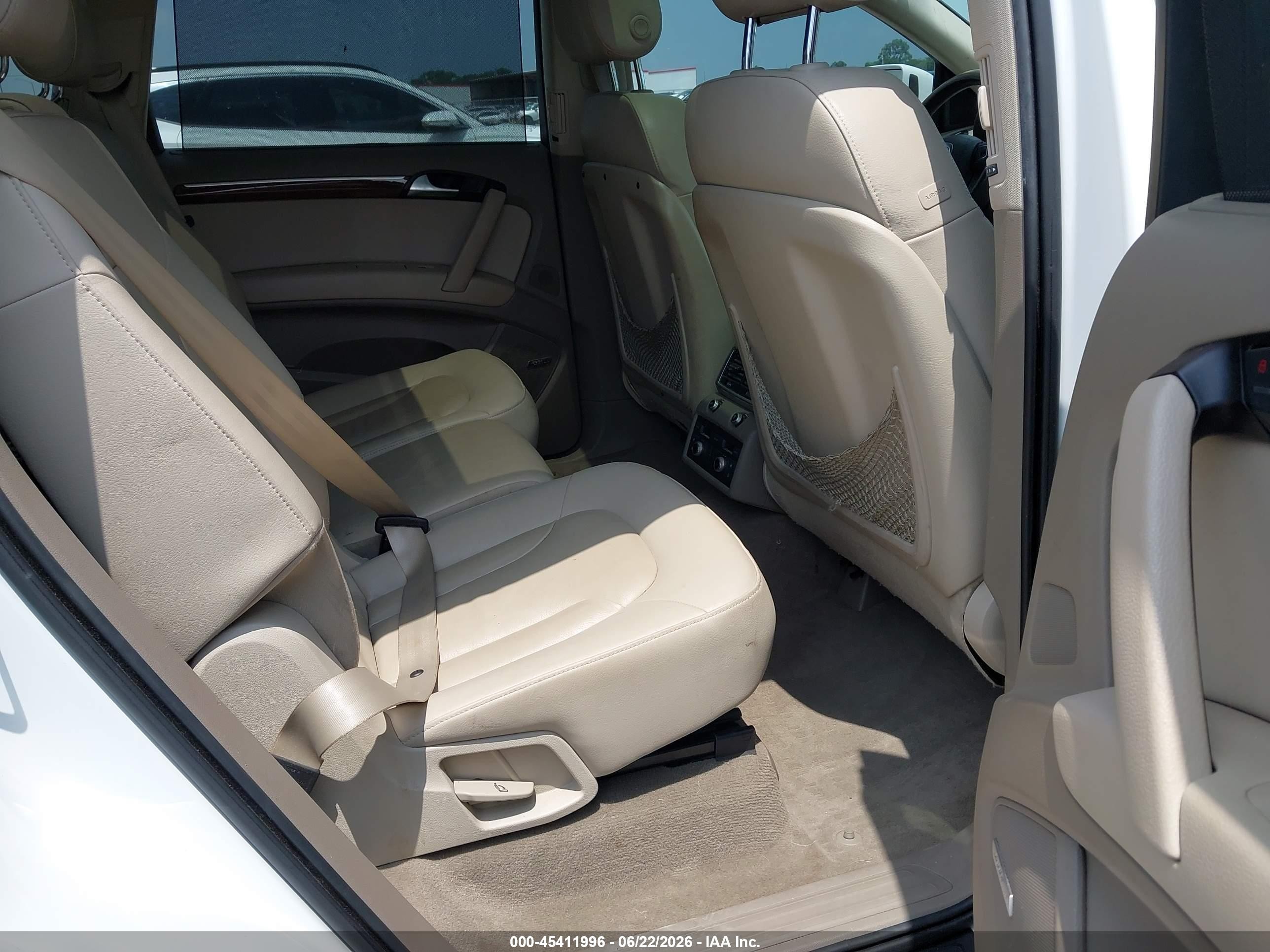 2010 Audi Q7 3.6 Premium White vin: WA1VYAFE3AD002255