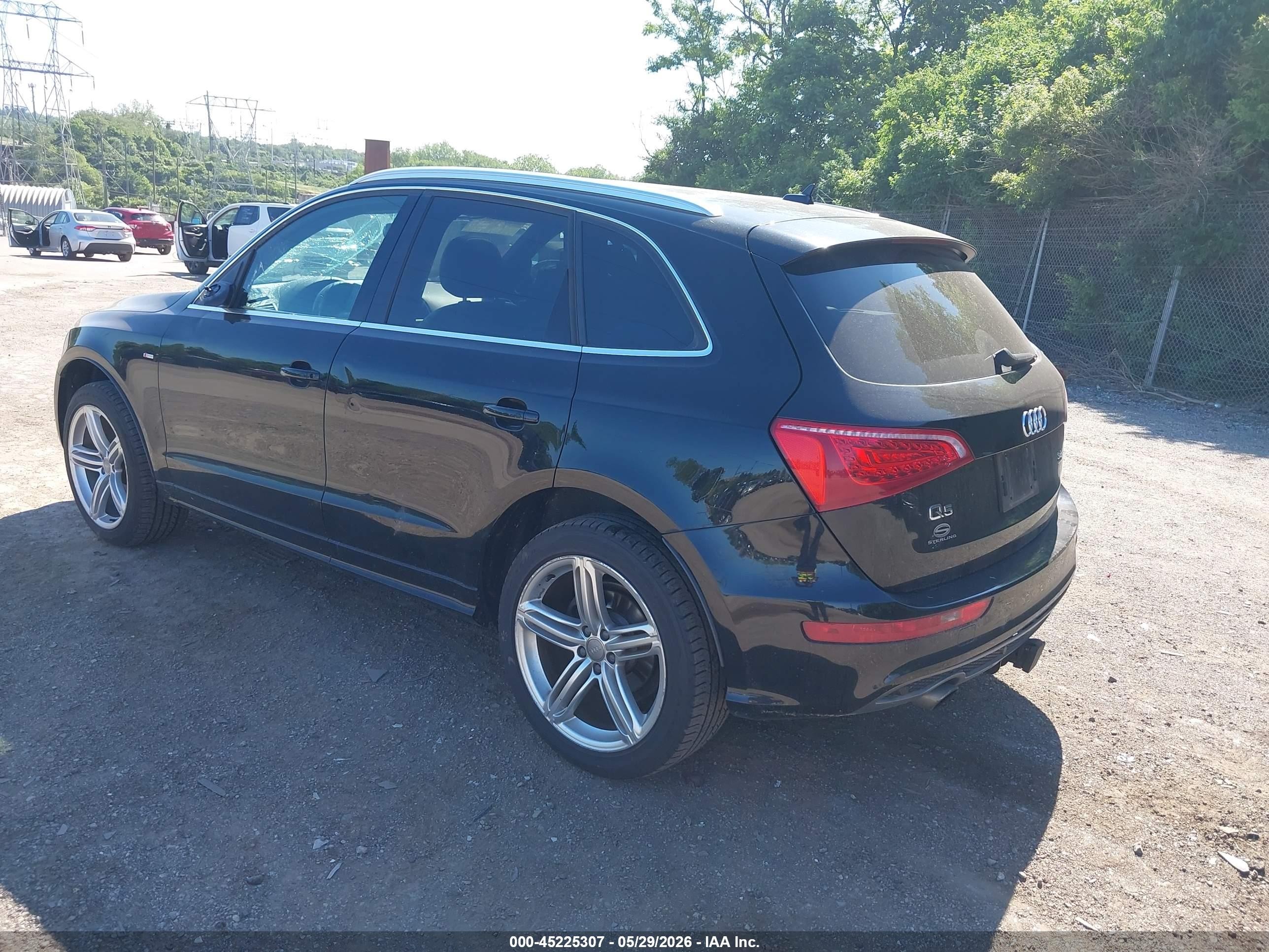 2011 Audi Q5 3.2 Premium Plus Black vin: WA1WKAFP0BA107927