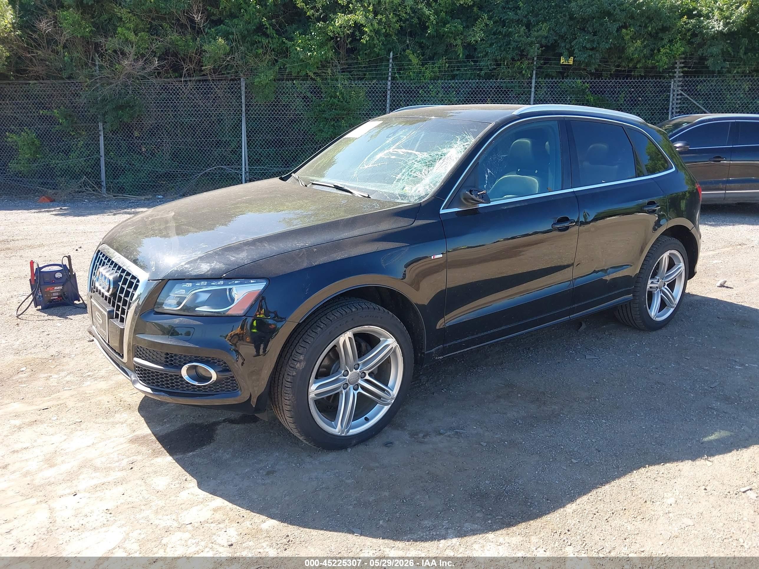 2011 Audi Q5 3.2 Premium Plus Black vin: WA1WKAFP0BA107927