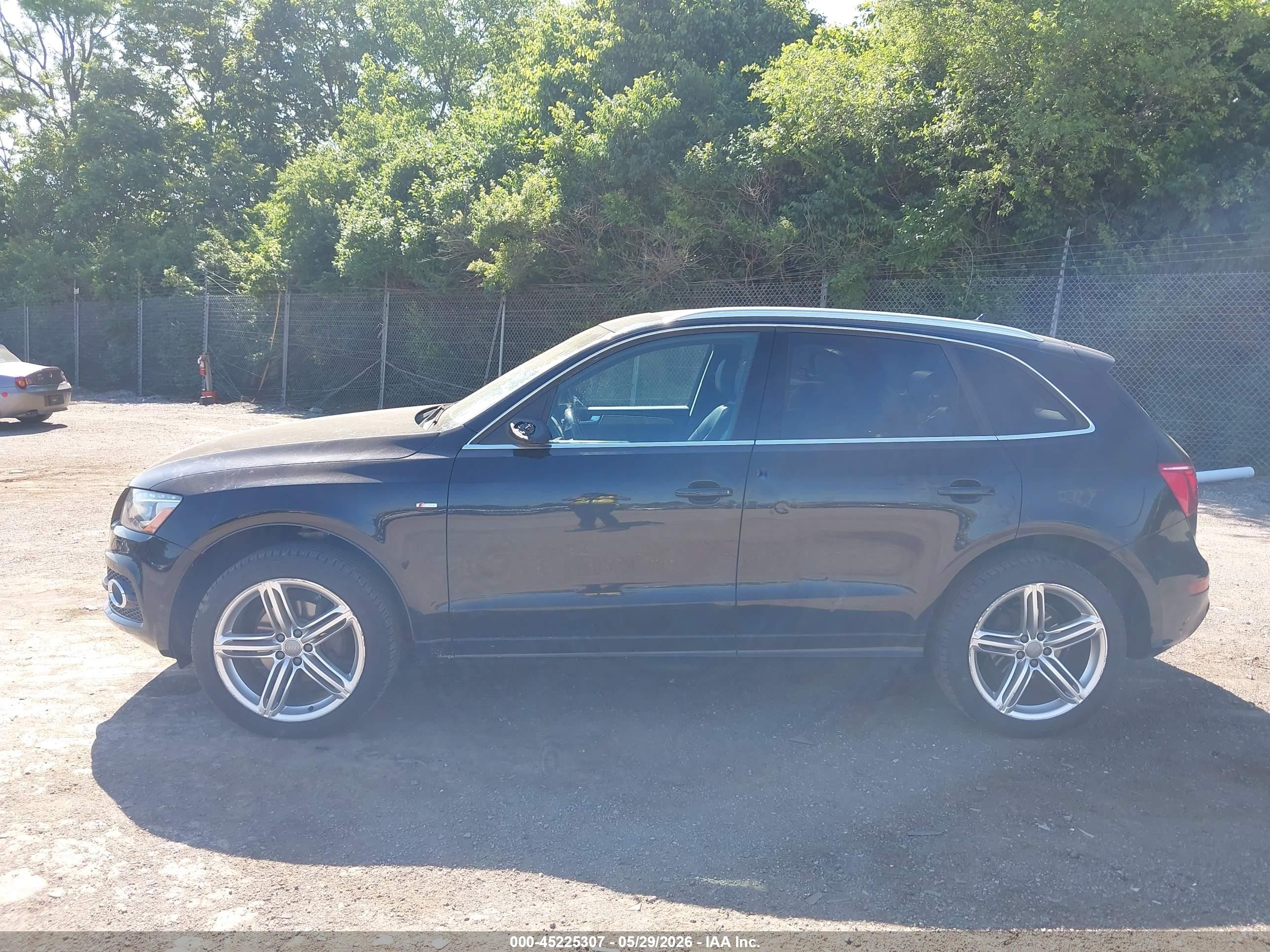 2011 Audi Q5 3.2 Premium Plus Black vin: WA1WKAFP0BA107927