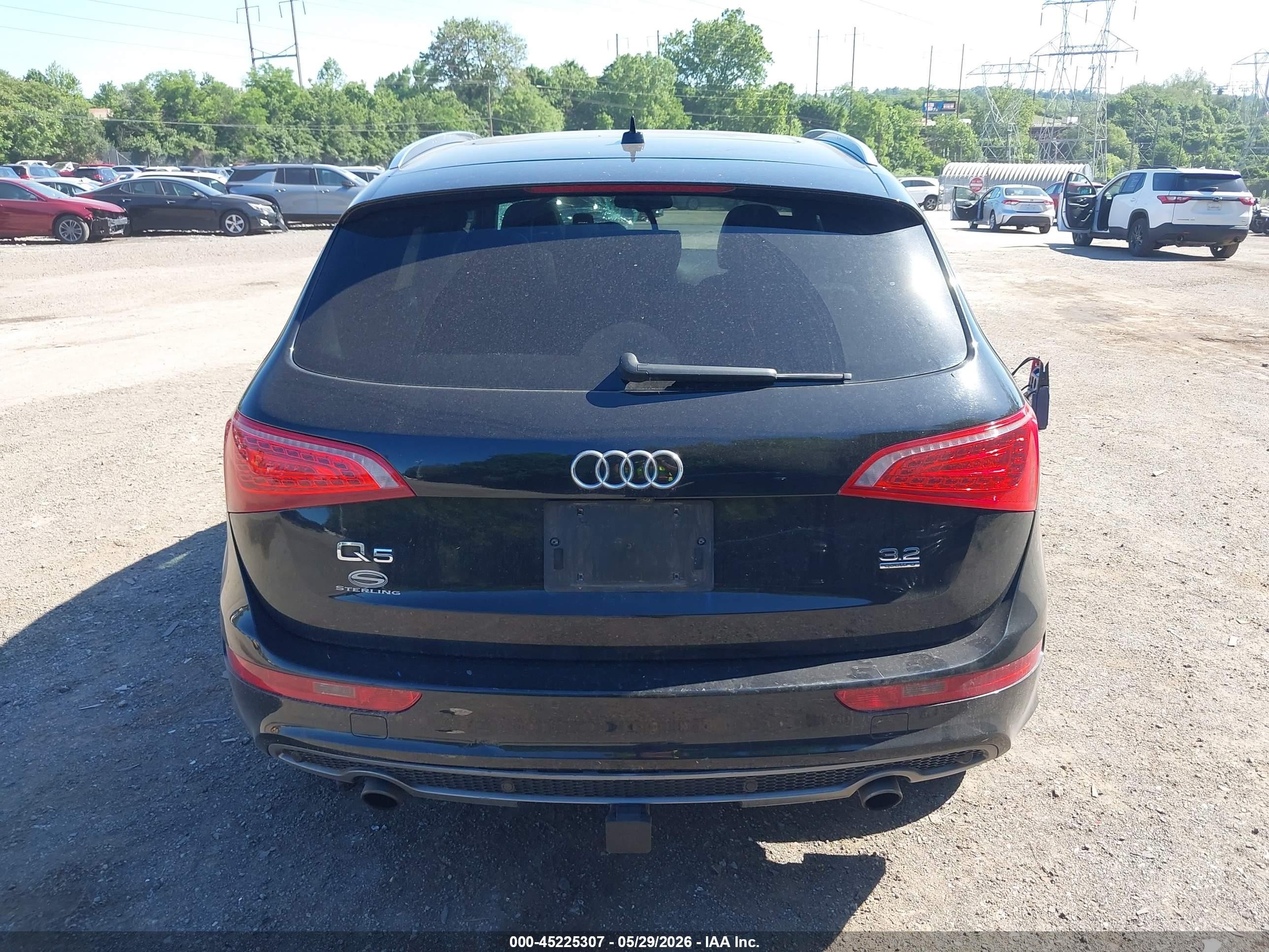 2011 Audi Q5 3.2 Premium Plus Black vin: WA1WKAFP0BA107927
