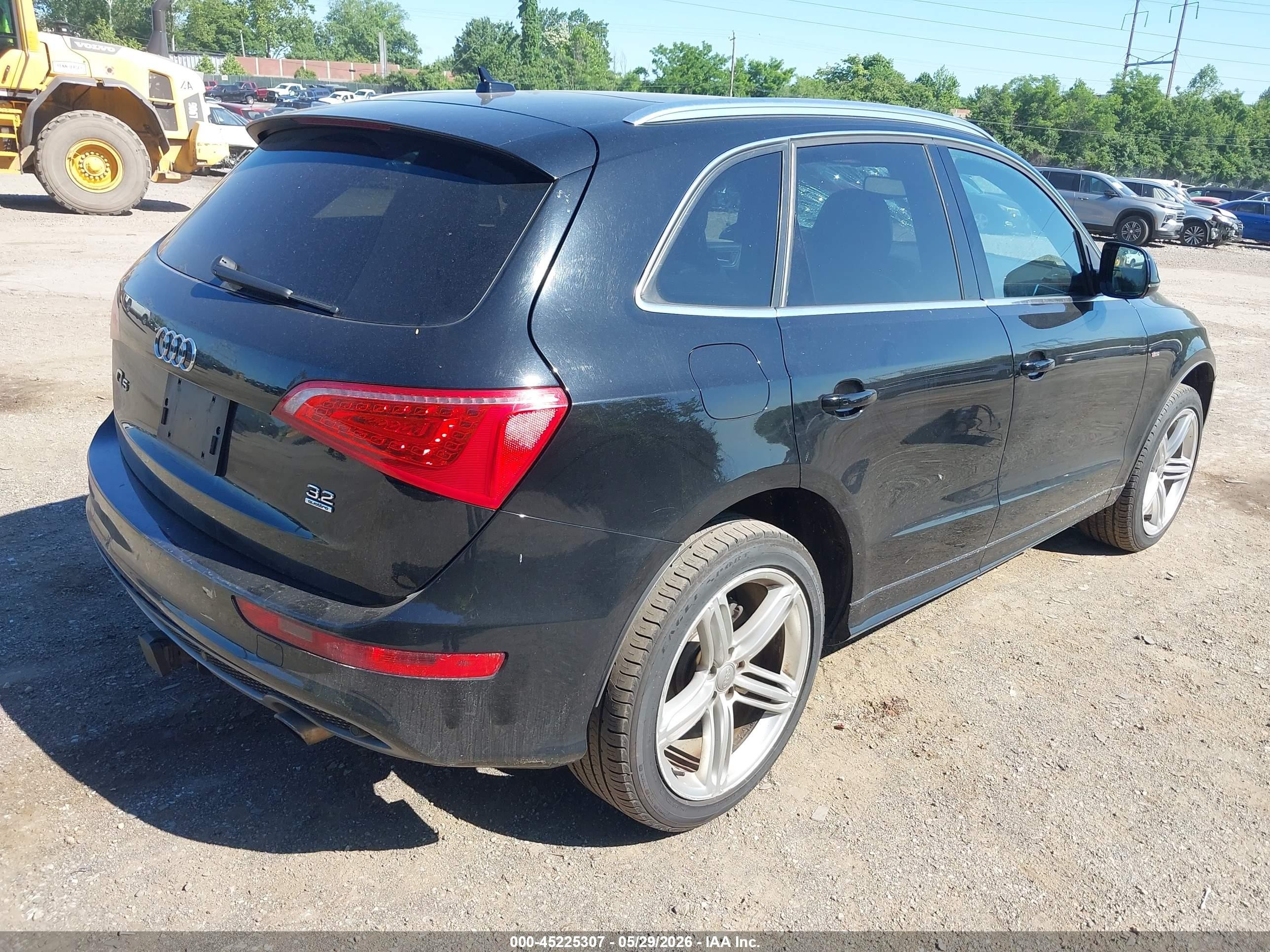 2011 Audi Q5 3.2 Premium Plus Black vin: WA1WKAFP0BA107927