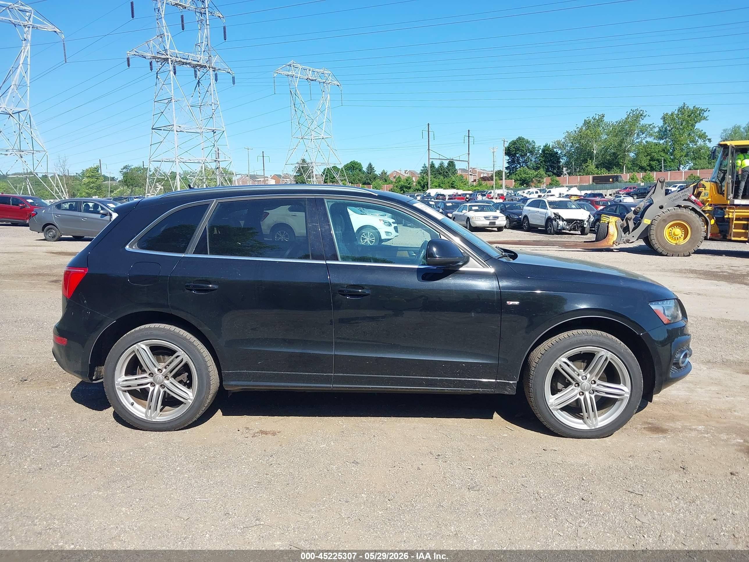 2011 Audi Q5 3.2 Premium Plus Black vin: WA1WKAFP0BA107927
