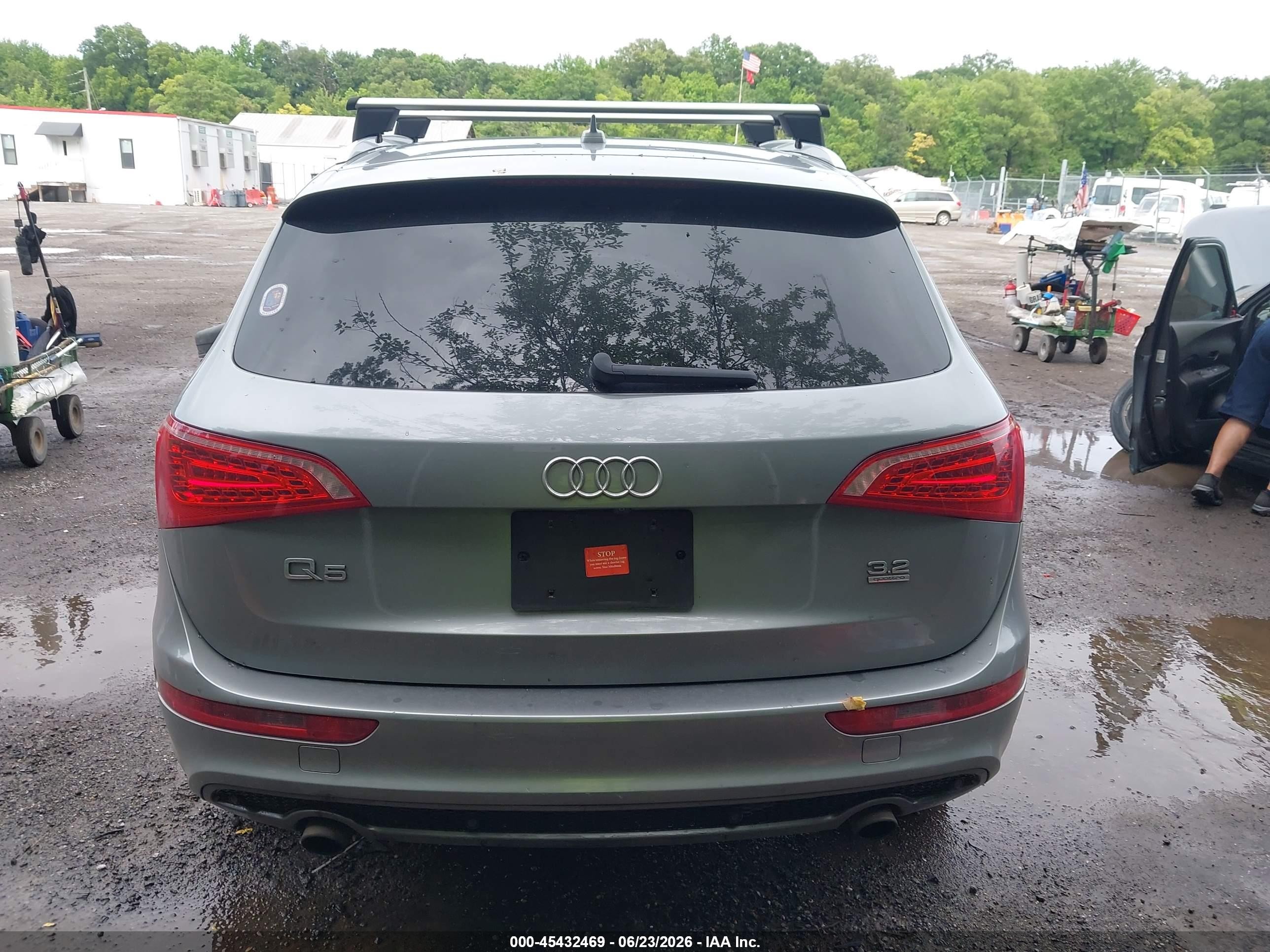 2011 Audi Q5 3.2 Premium Plus Silver vin: WA1WKAFP2BA029604