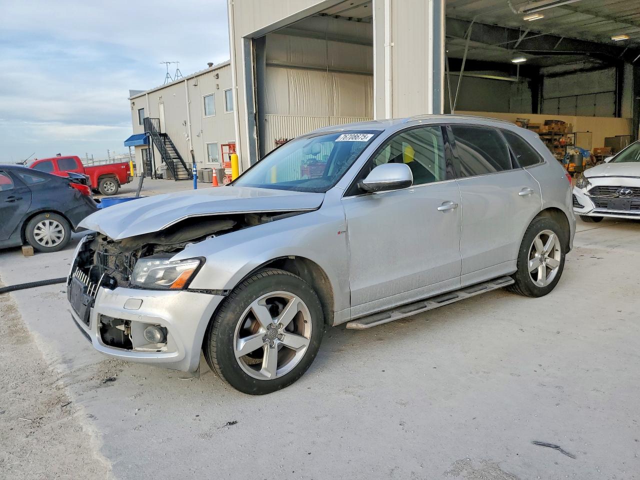 2011 Audi Q5 Prestige Silver vin: WA1WKAFP3BA036447