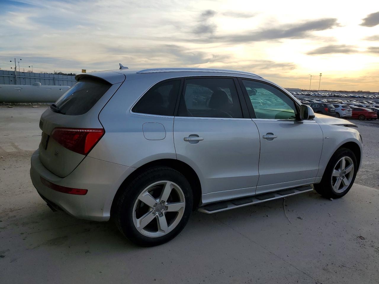 2011 Audi Q5 Prestige Silver vin: WA1WKAFP3BA036447