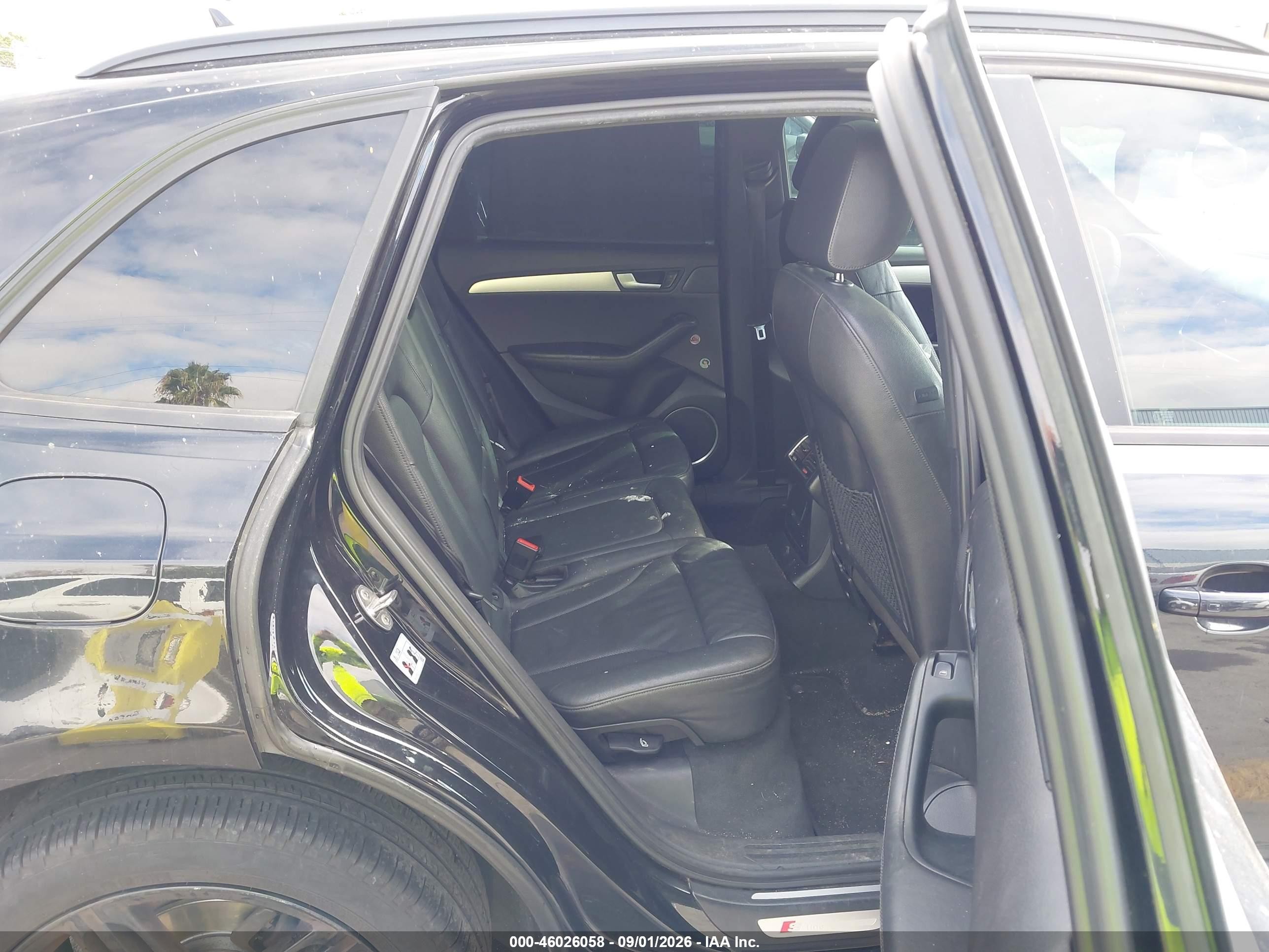 2012 Audi Q5 3.2 Premium Black vin: WA1WKAFP7CA104699